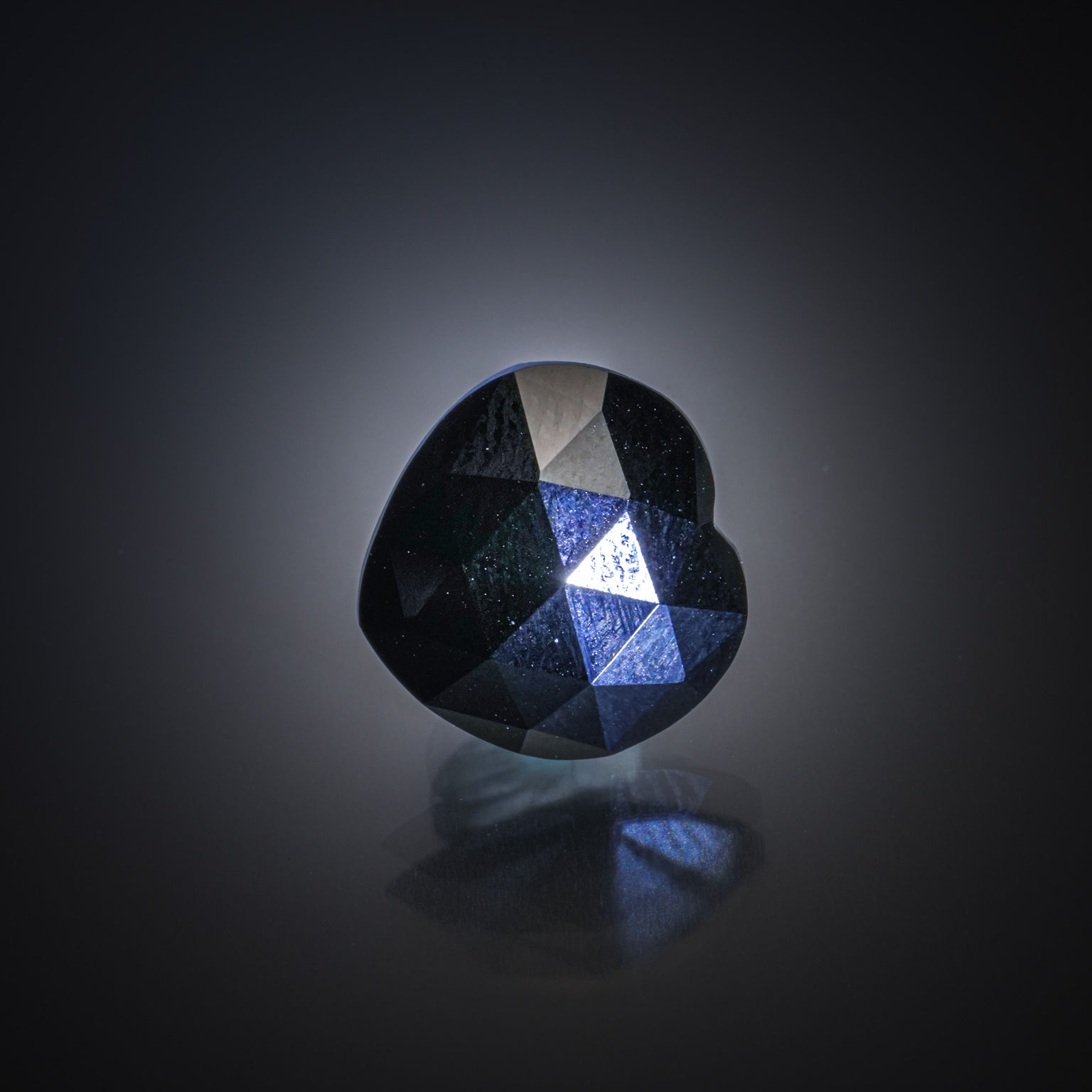 Grenat spessartite trillion sur papier. - Lazuli