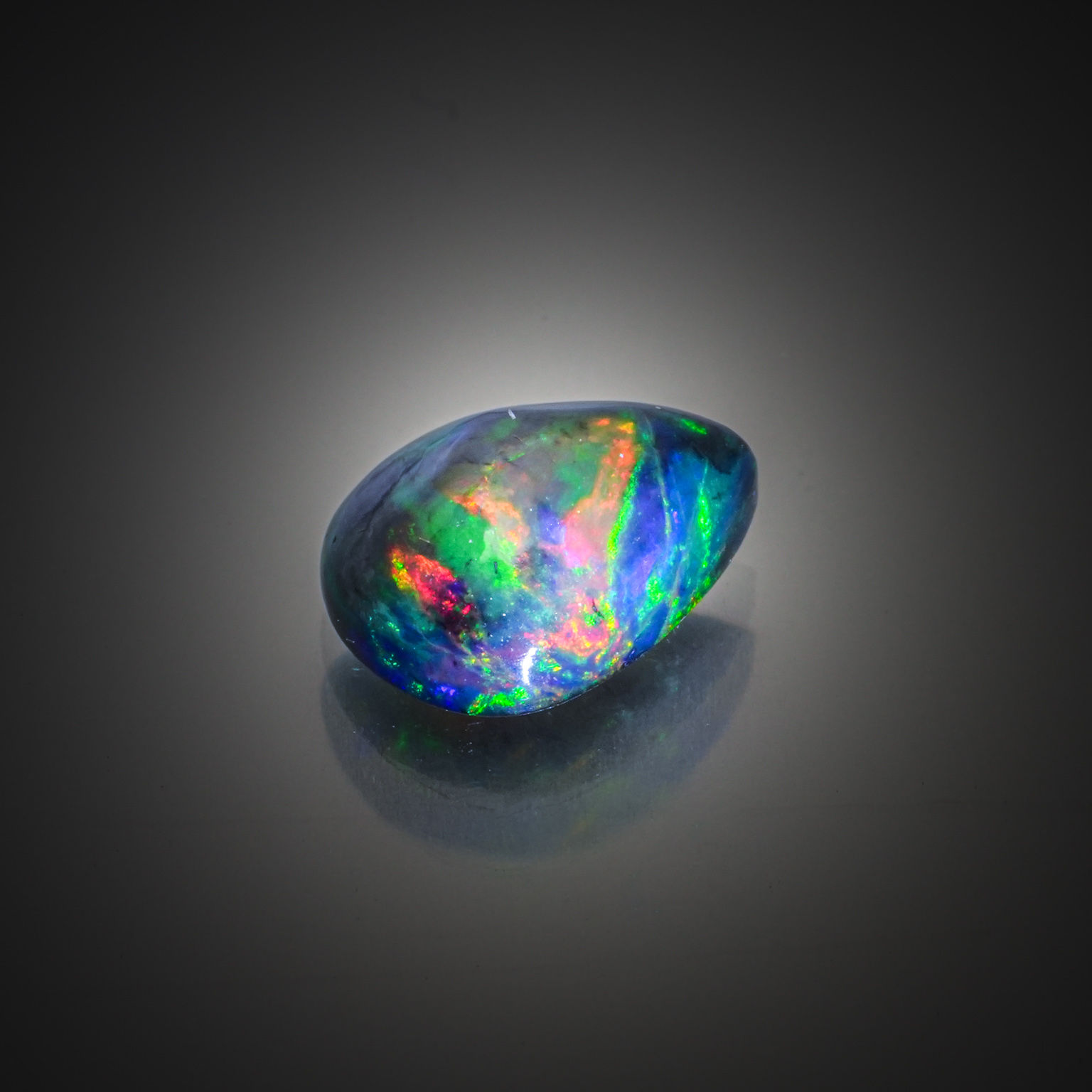 Quartz lemon ovale sur papier. - Lazuli