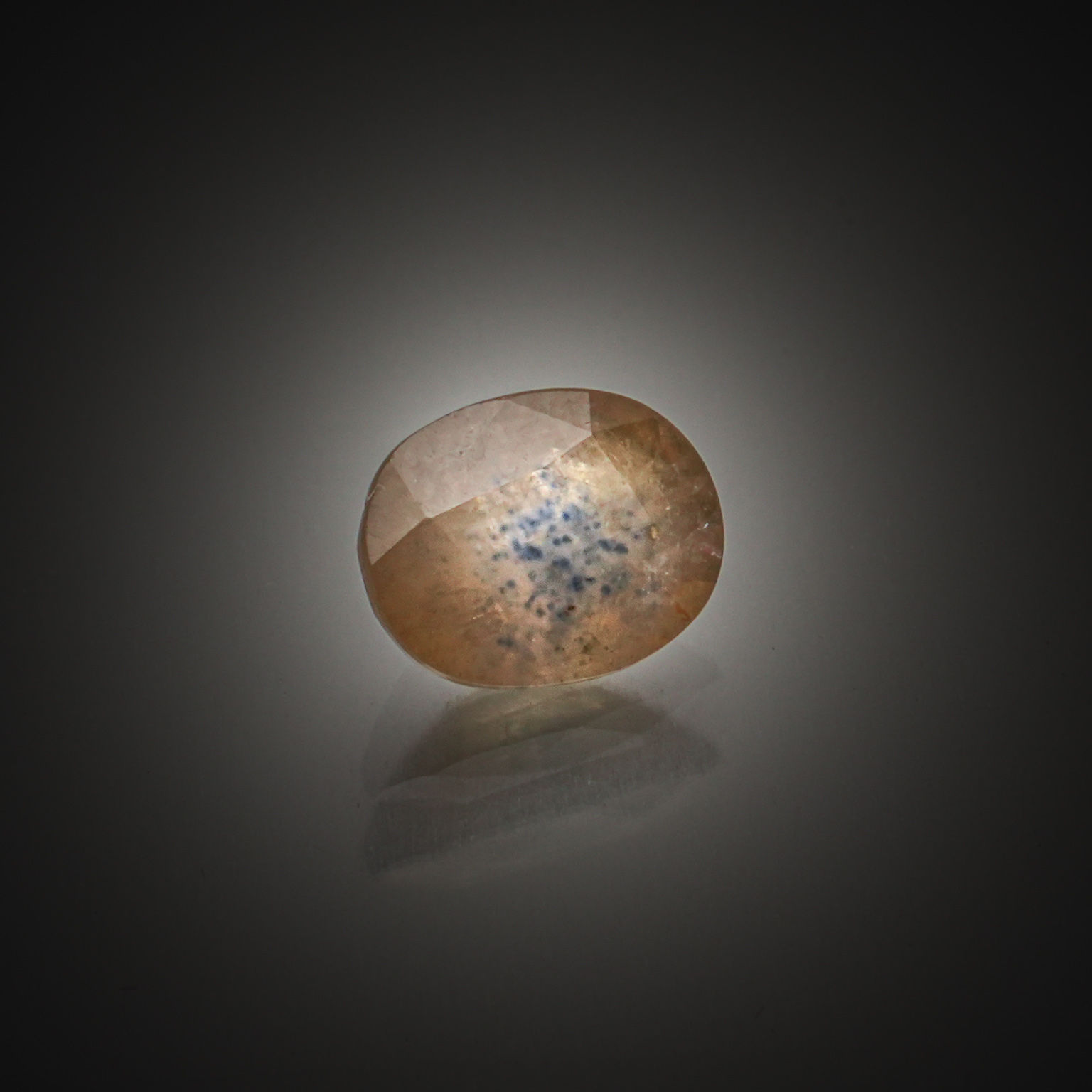 Quartz rose brut sur papier. - Lazuli
