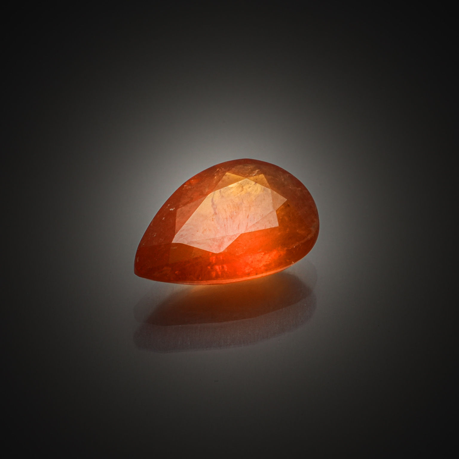 Emeraude poire sur papier. - Lazuli