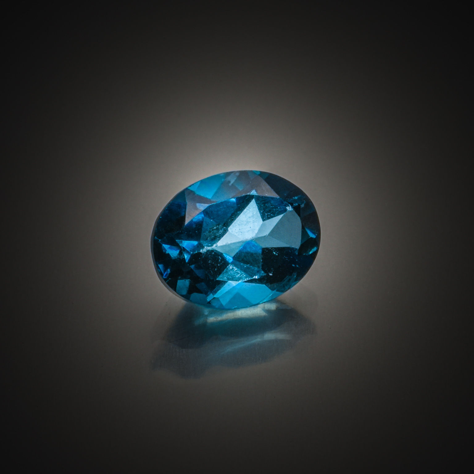 Quartz lemon ovale sur papier. - Lazuli