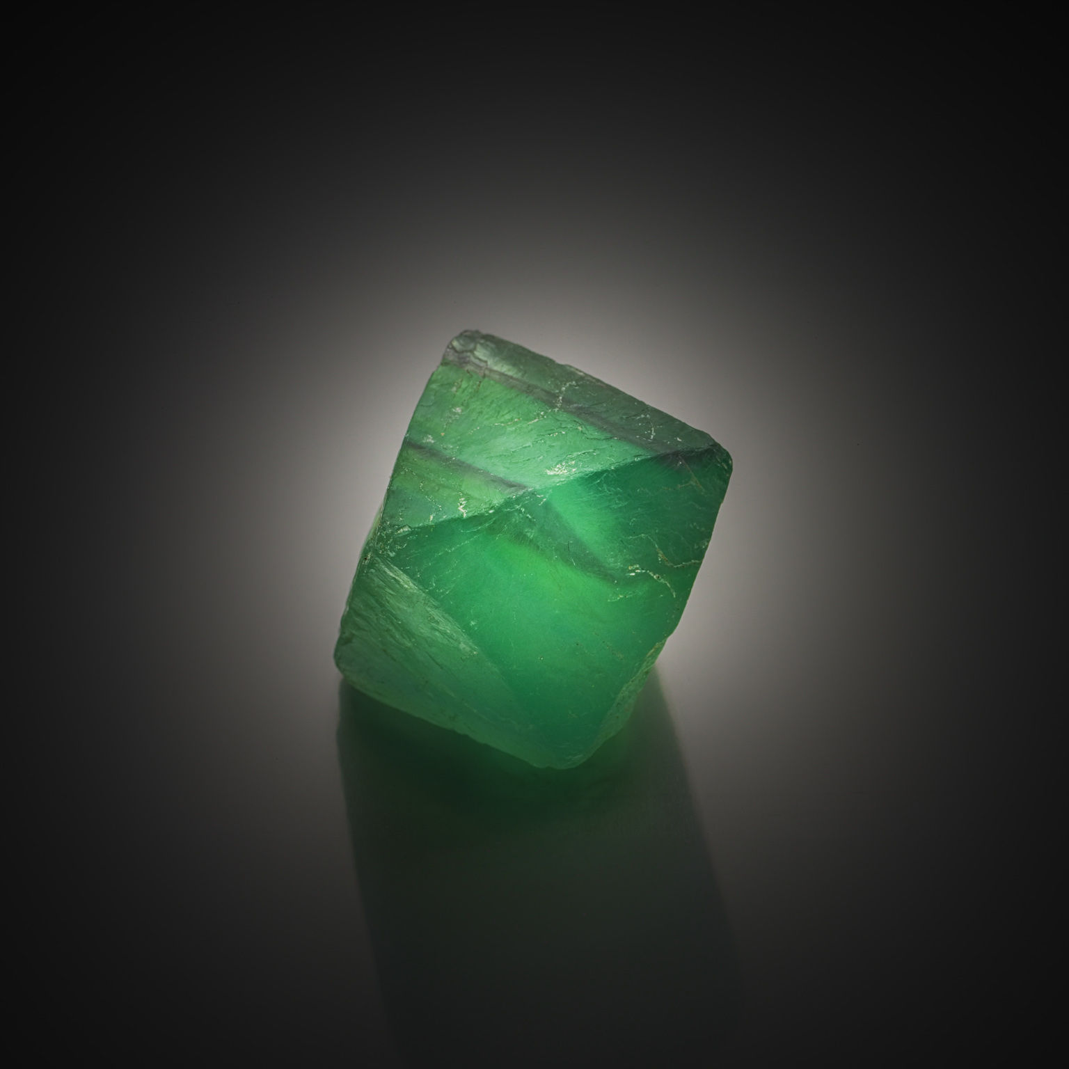Fluorite bleue/verte brute sur papier. - Lazuli