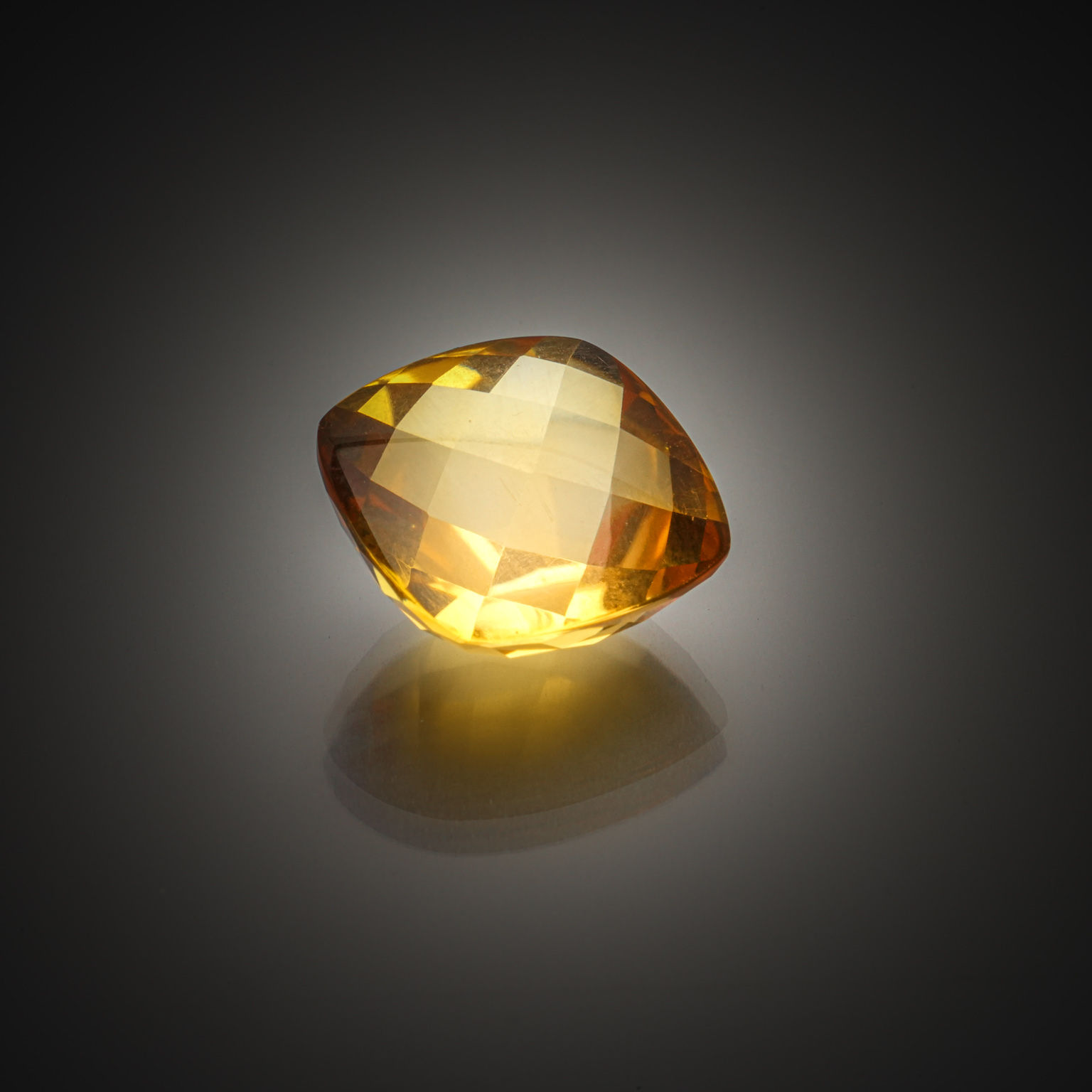 Citrine coussin sur papier. - Lazuli
