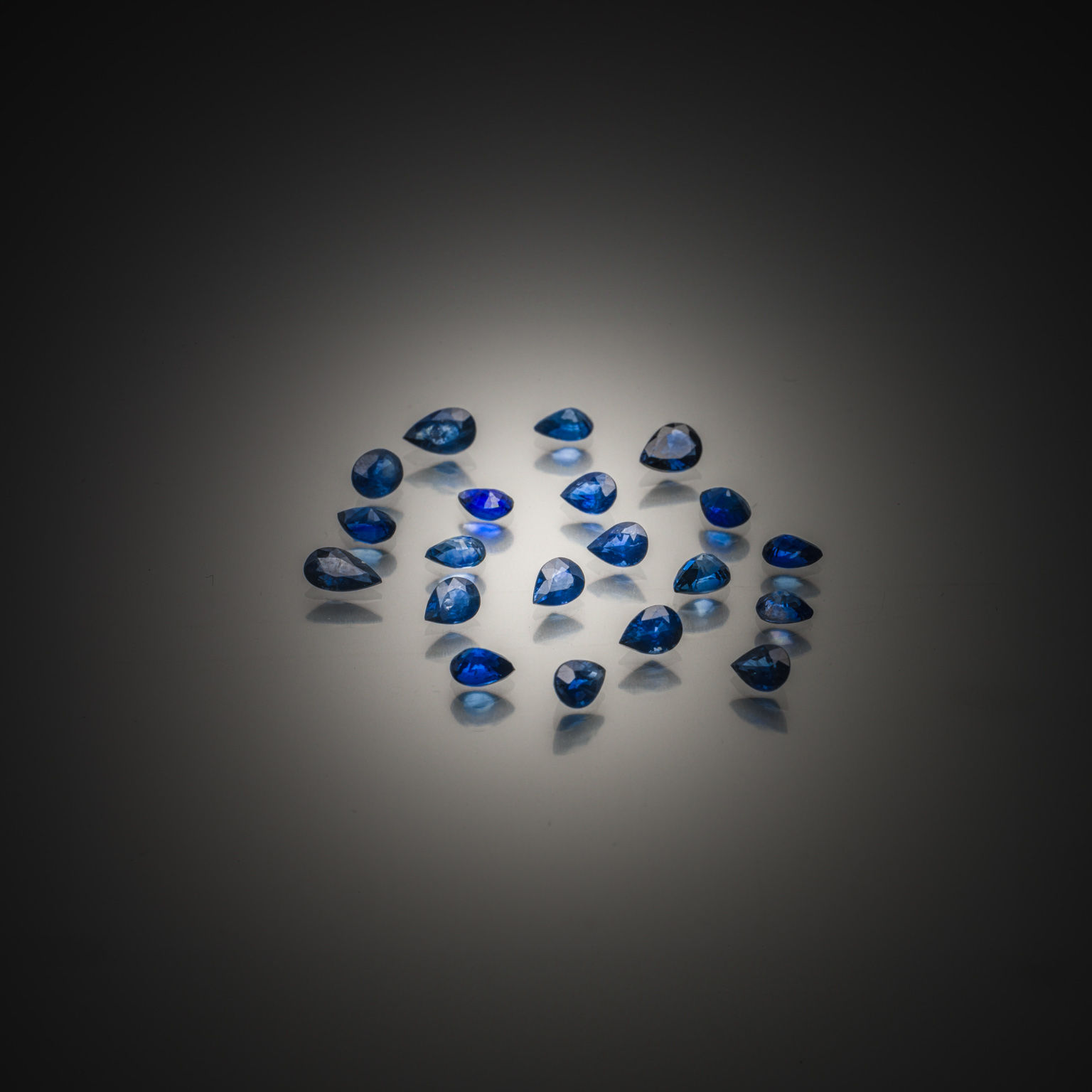 Saphir sur papier. - Lazuli
