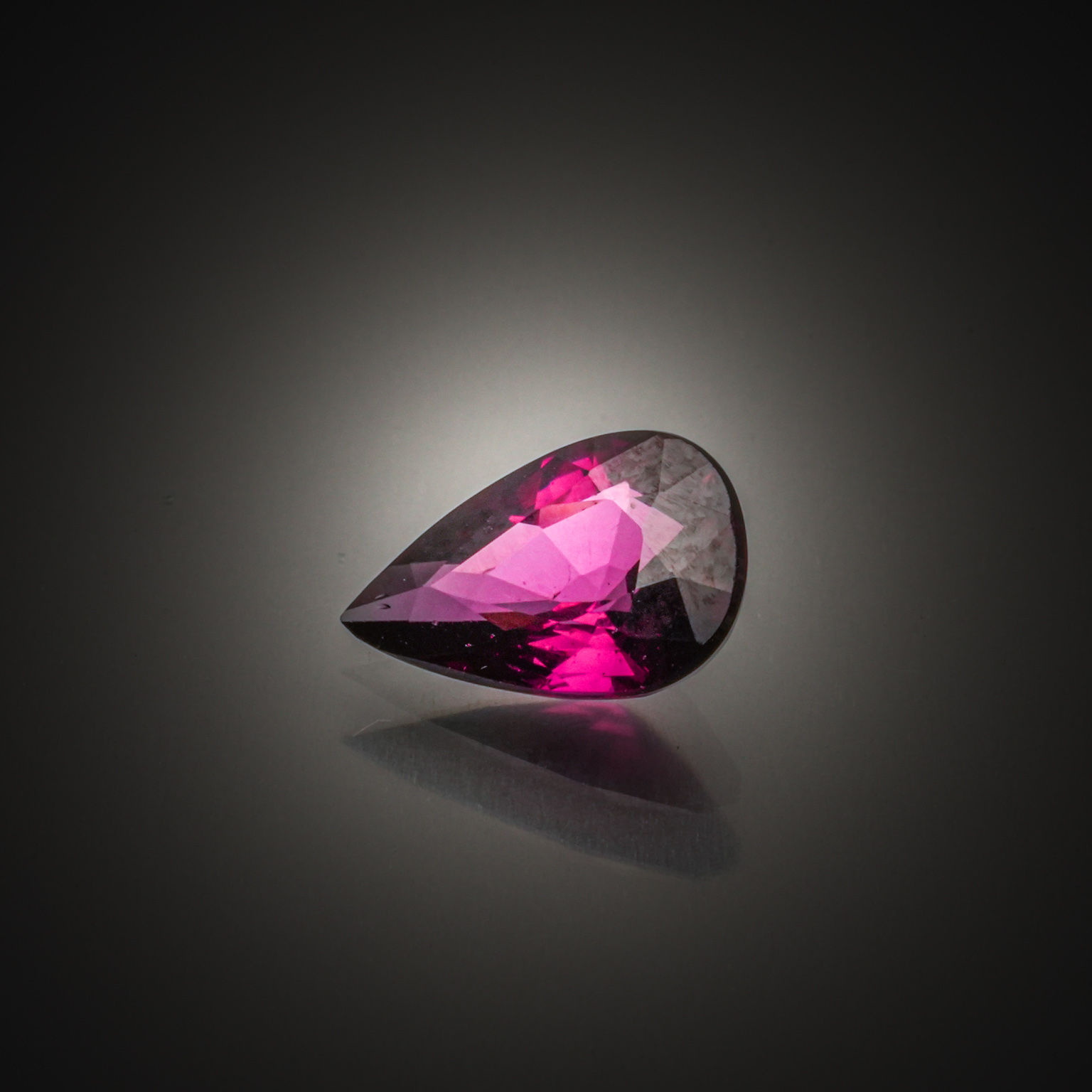 Scapolite ronde sur papier. - Lazuli