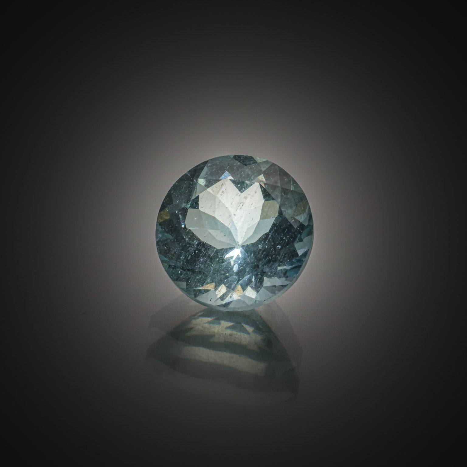 Lot de huit saphirs marquises sur papier. - Lazuli