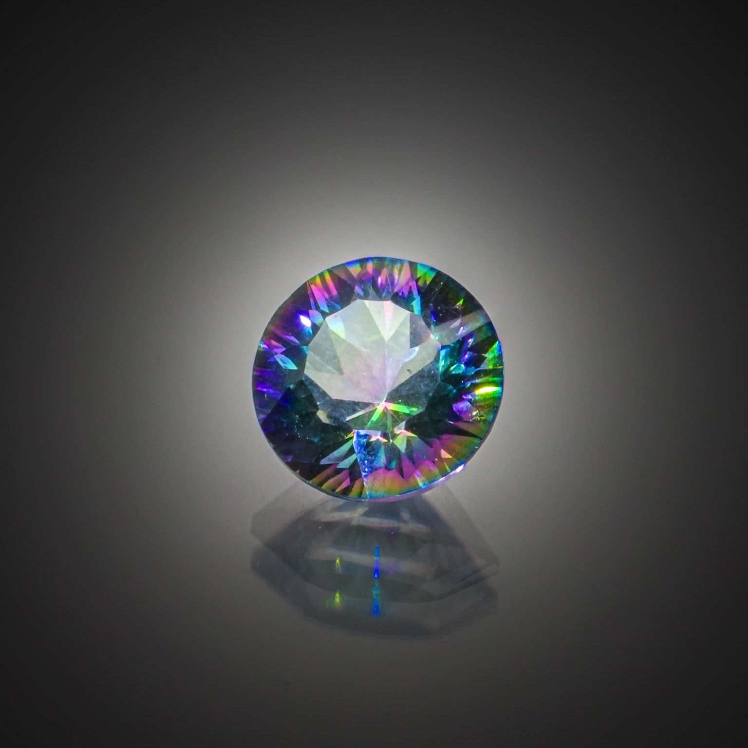 Quartz mystique rond sur papier. - Lazuli