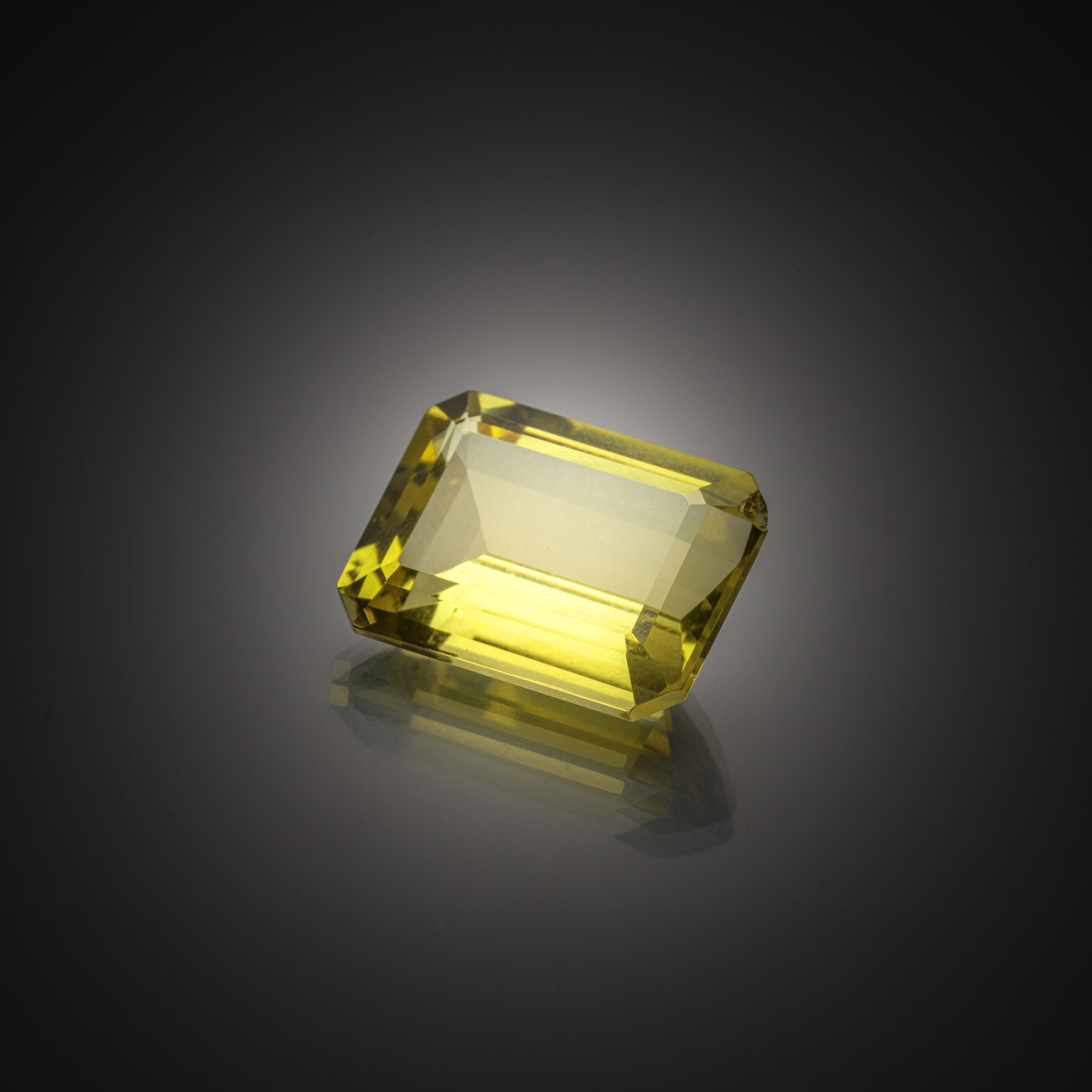 Quartz lemon rectangulaire sur papier. - Lazuli