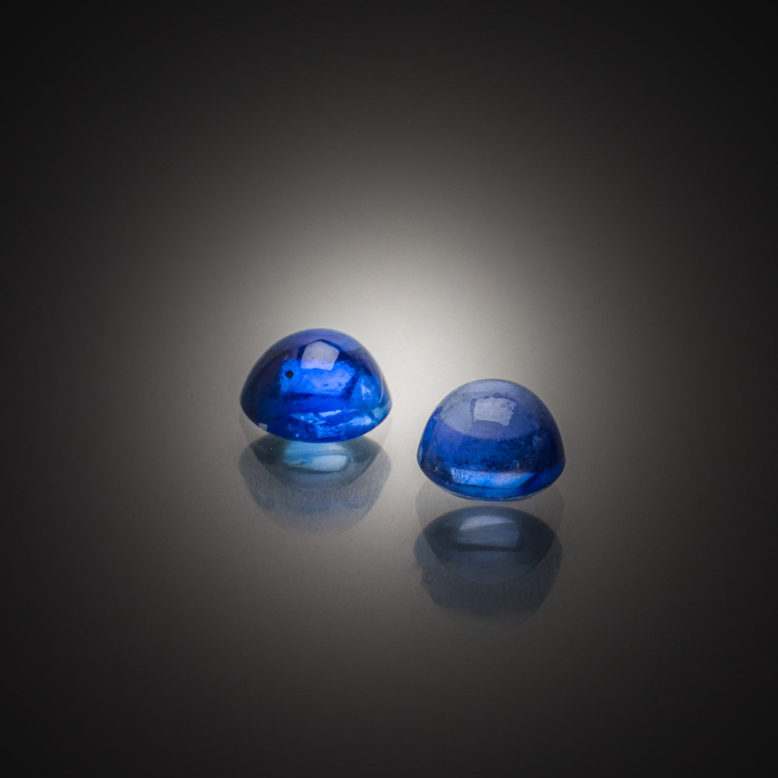 Lot de sept grenats spessartites sur papier. - Lazuli