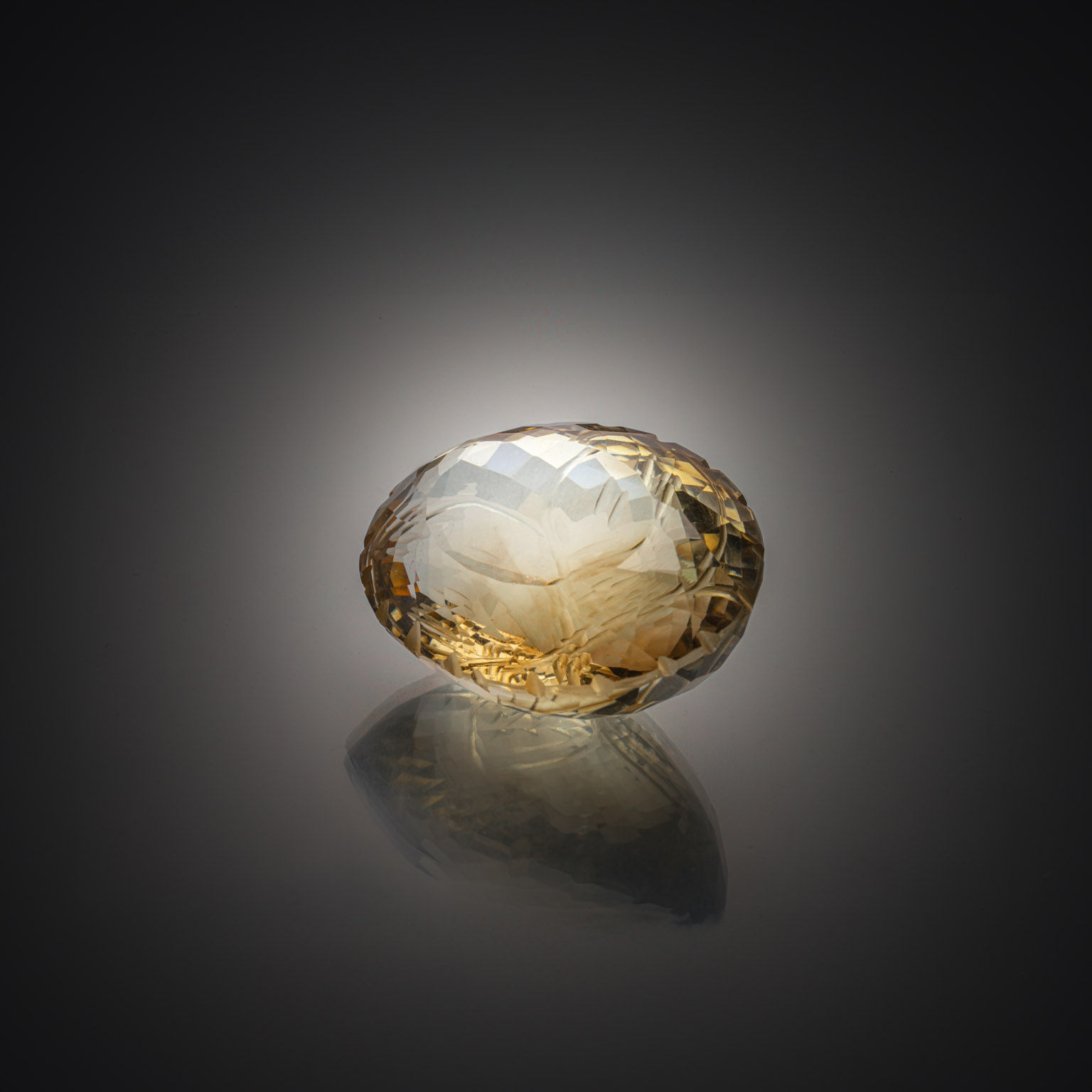 Quartz fumé ovale sur papier. - Lazuli