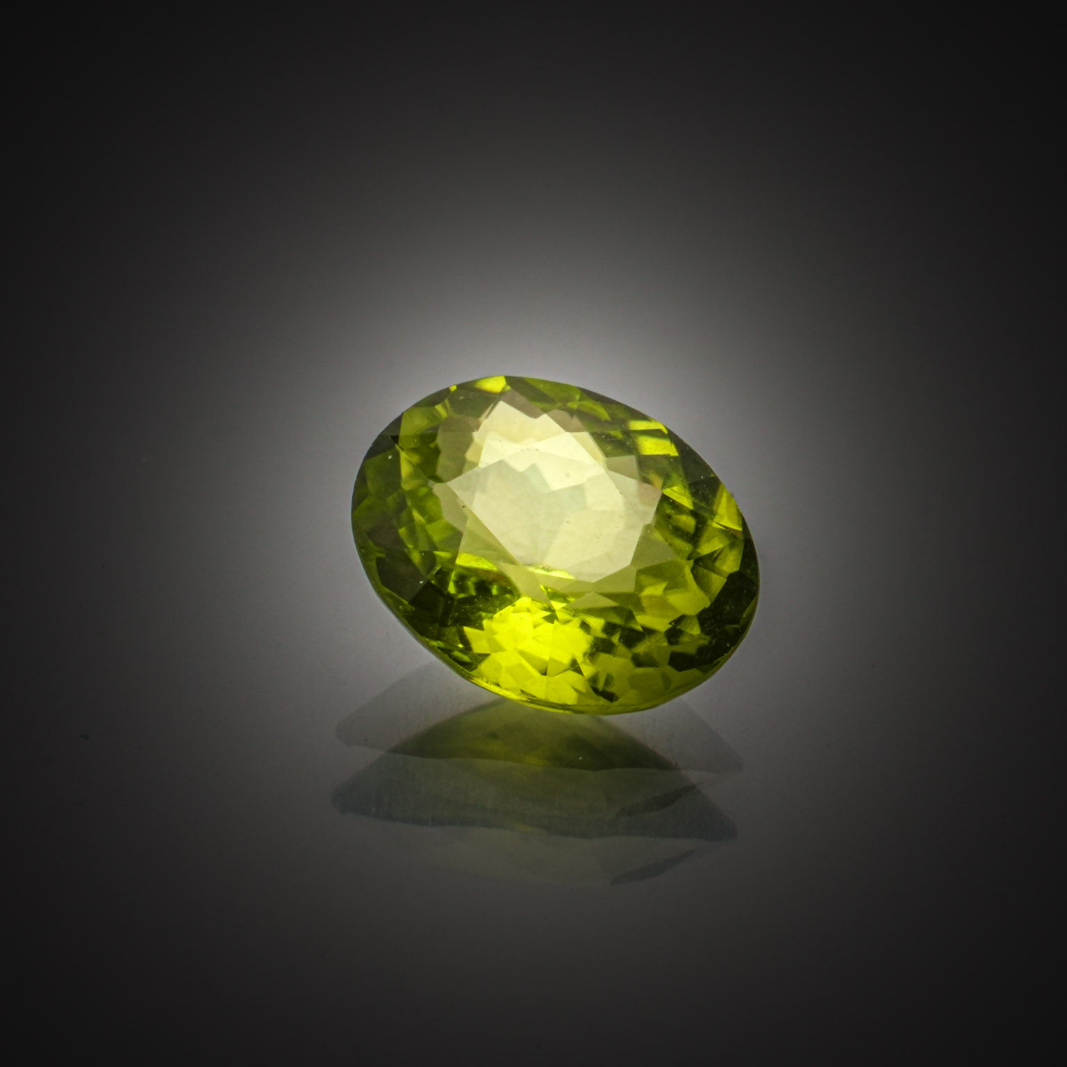 Prasiolite poire sur papier. - Lazuli