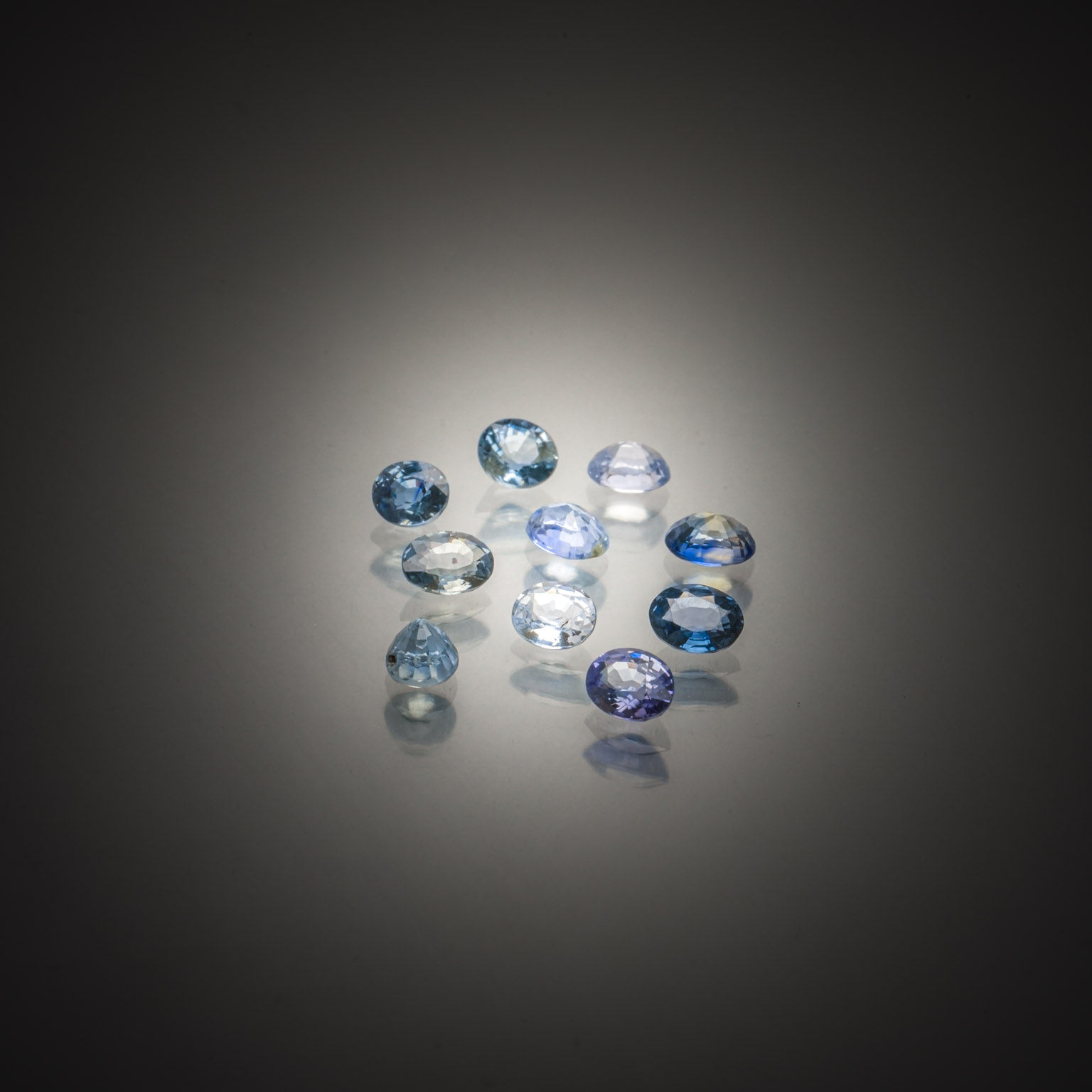Appairage de diamants ronds sur papier. - Lazuli