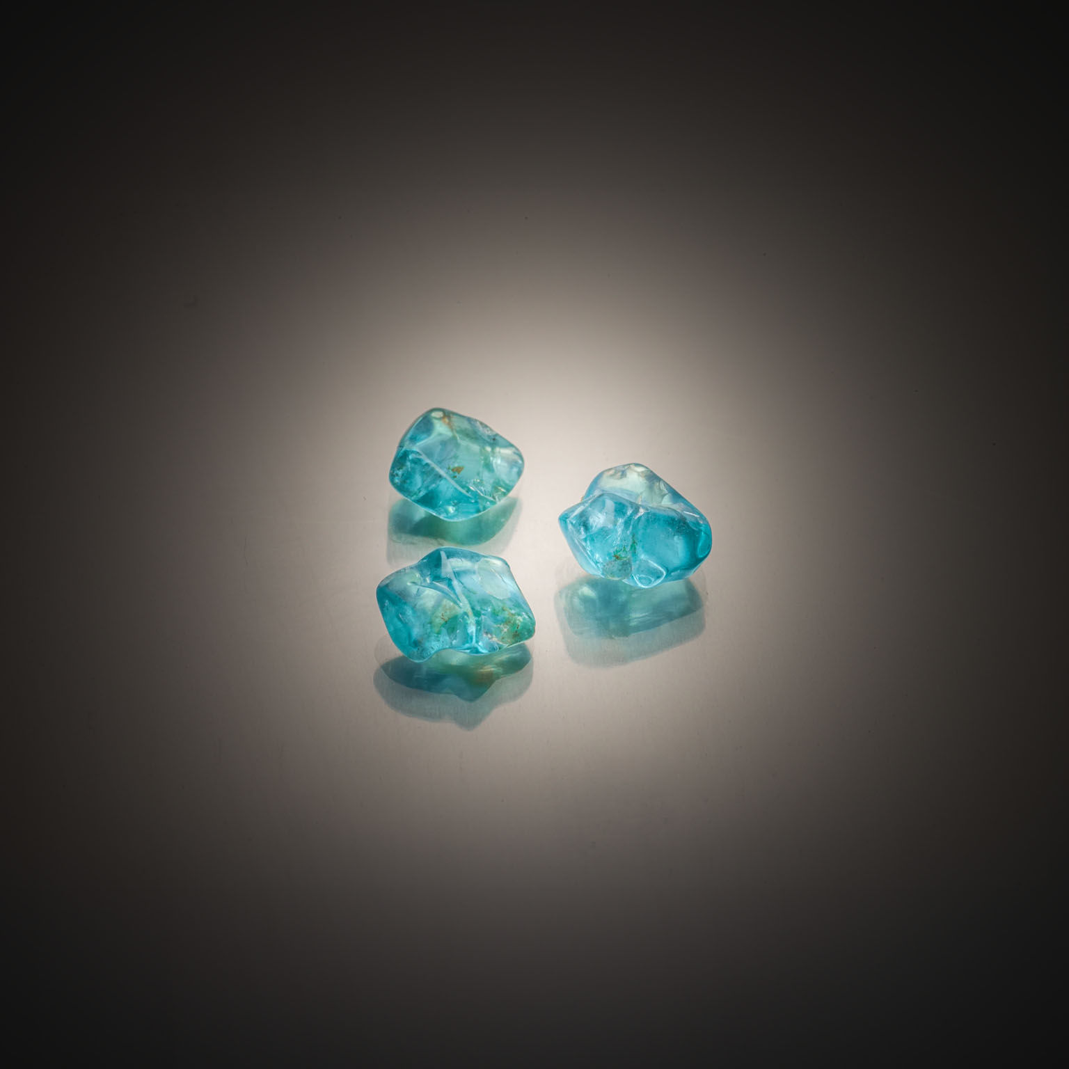 Quartz lemon ovale sur papier. - Lazuli