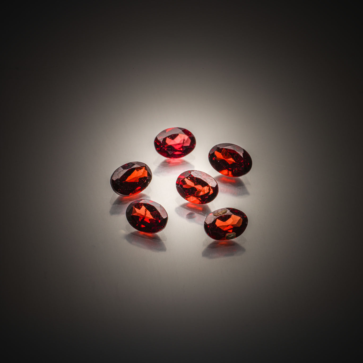 Lot de trois amazonites ovales cabochon sur papier. - Lazuli