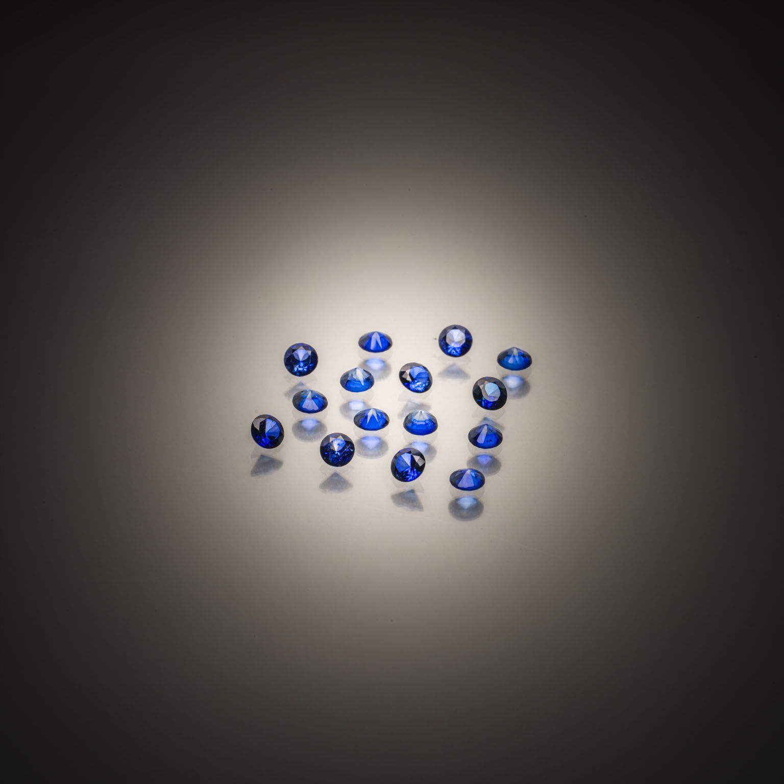 Améthyste ovale sur papier. - Lazuli