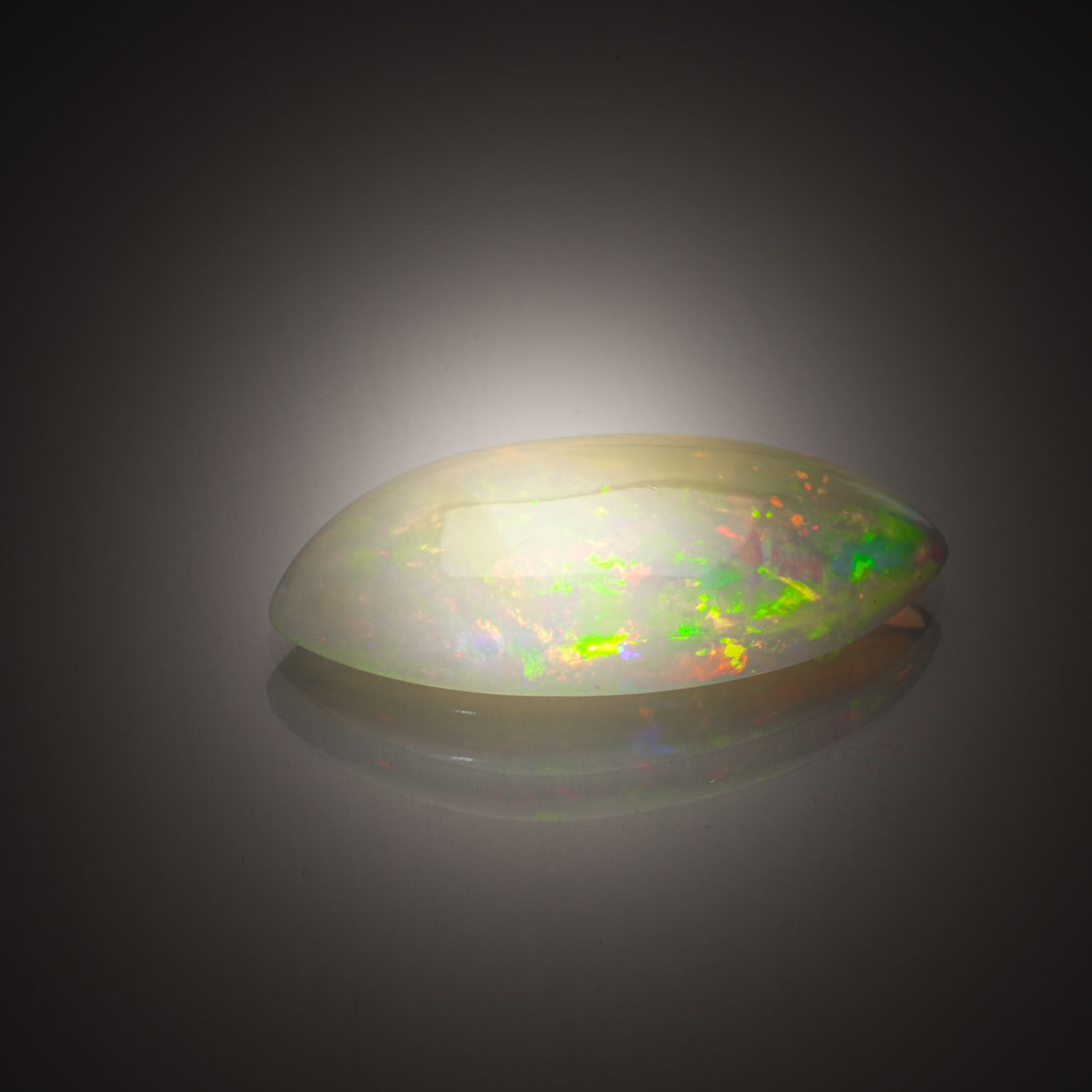 Citrine rectangulaire sur papier. - Lazuli