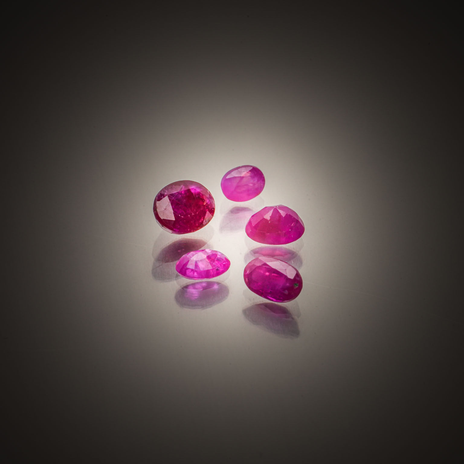 Lot de tanzanites ovales sur papier. - Lazuli