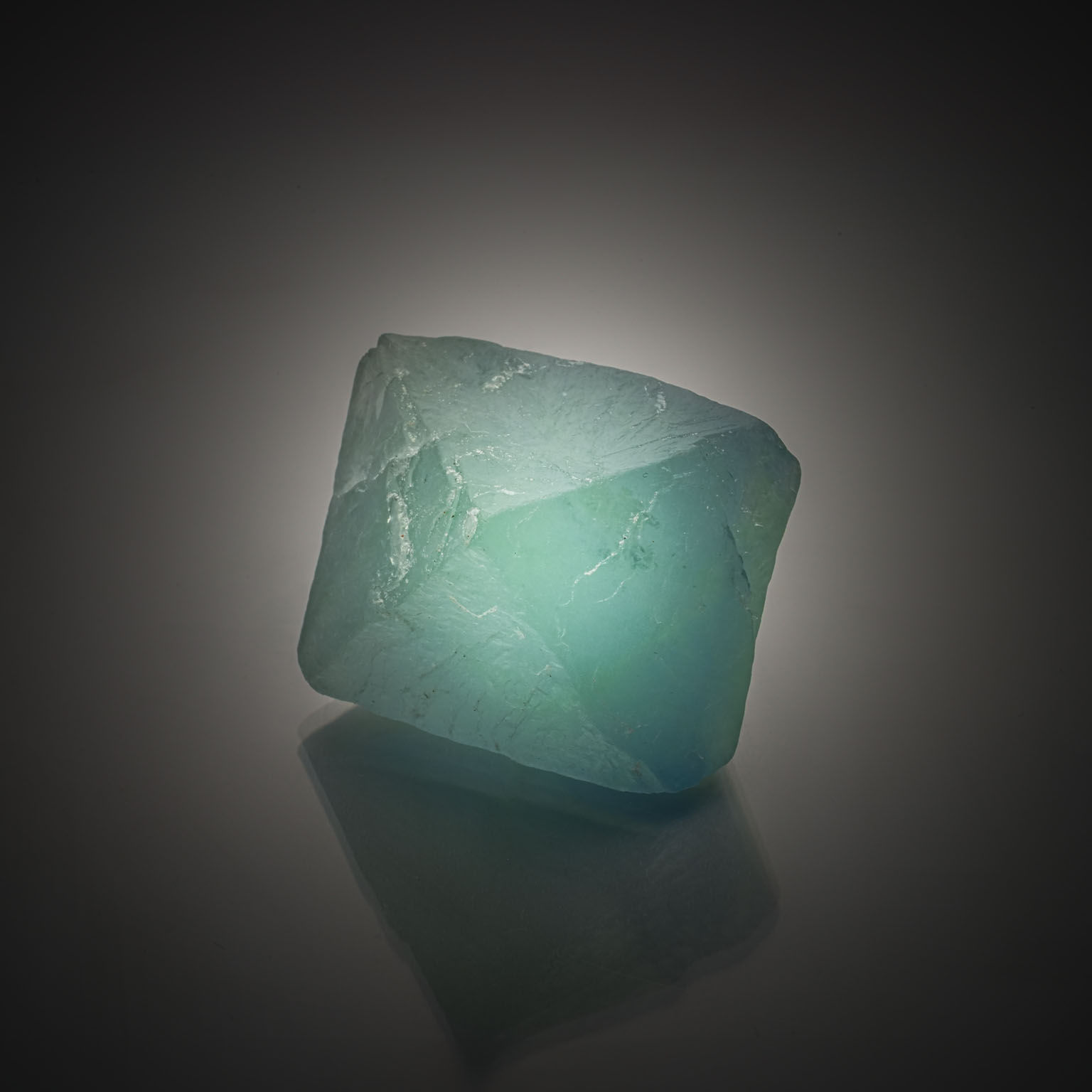 Fluorite bleue/verte brute sur papier. - Lazuli
