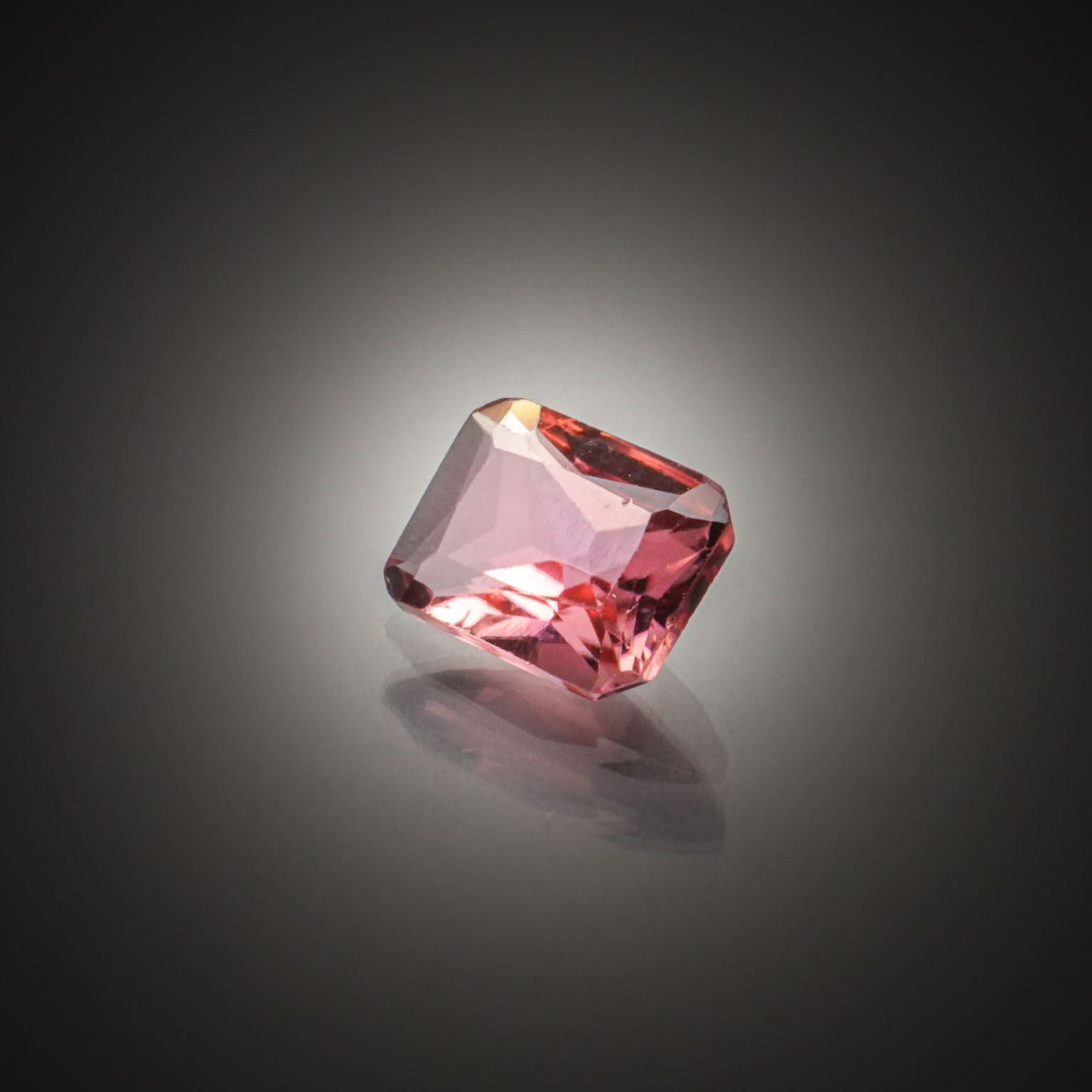 Lot de cinq rubis ovale sur papier. - Lazuli