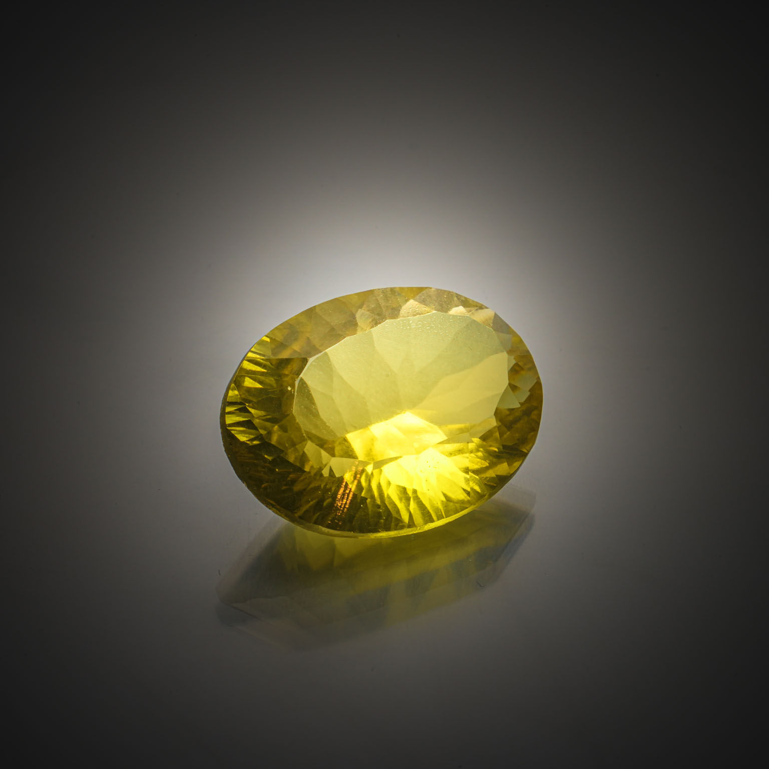 Quartz lemon ovale sur papier. - Lazuli