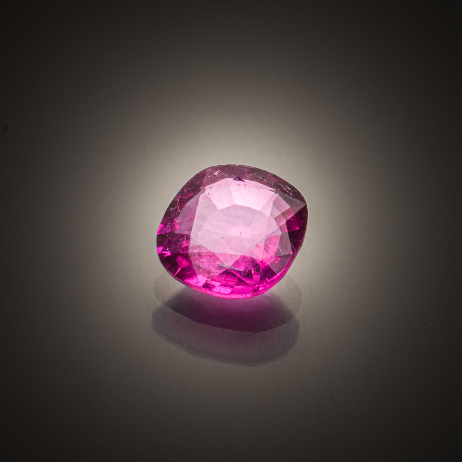 Quartz lemon ovale sur papier. - Lazuli