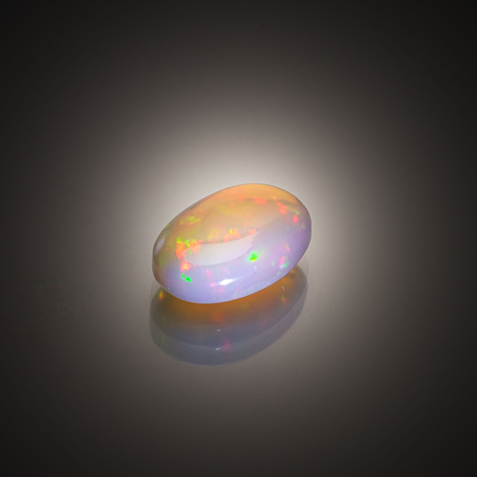 Citrine rectangulaire sur papier. - Lazuli