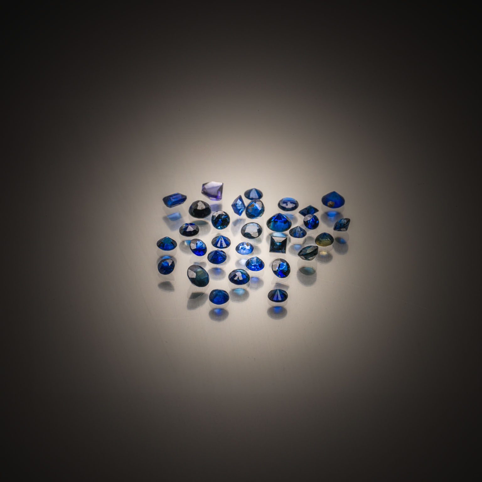 Fluorite bleue/verte brute sur papier. - Lazuli