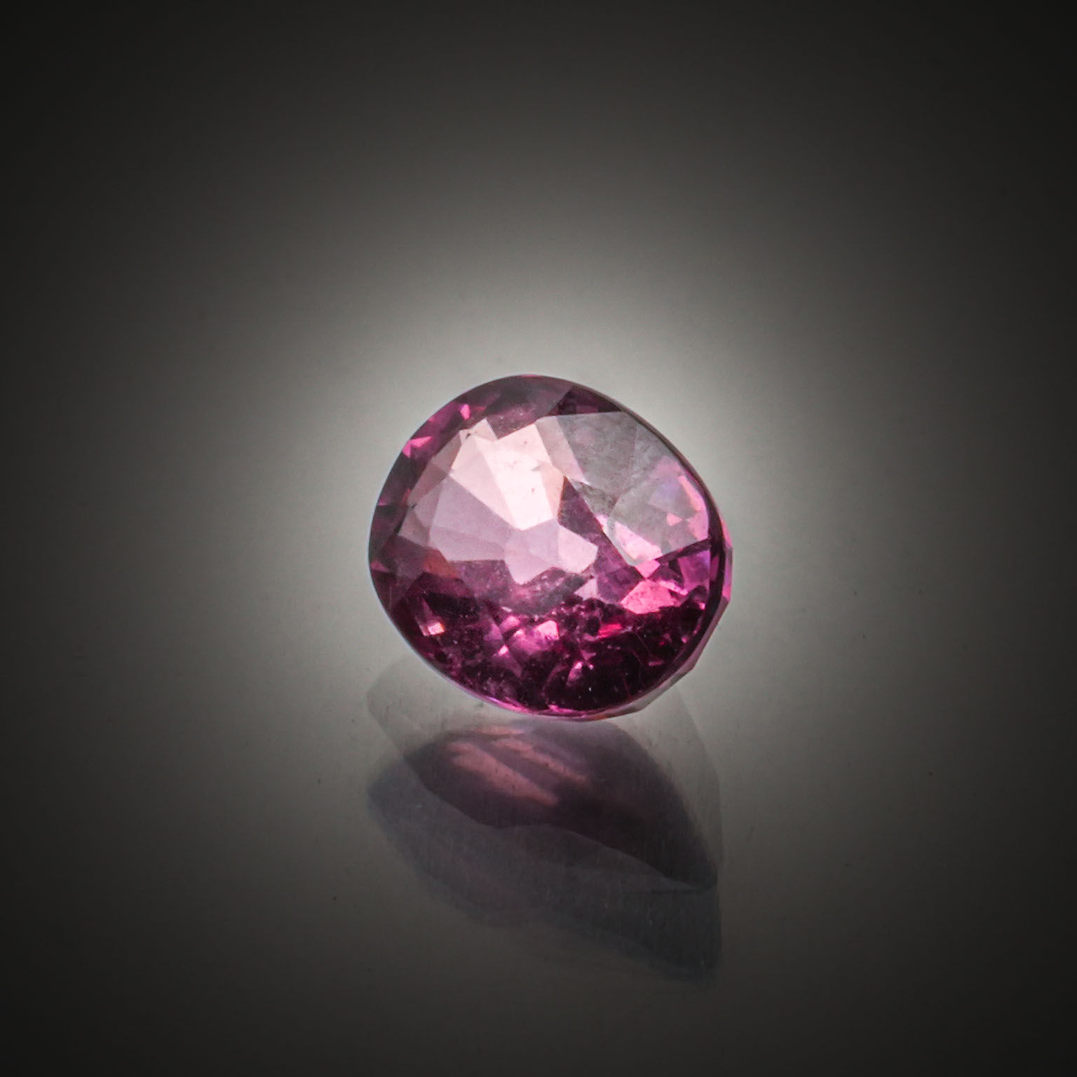 Lot de trois améthystes ovales cabochons sur papier. - Lazuli