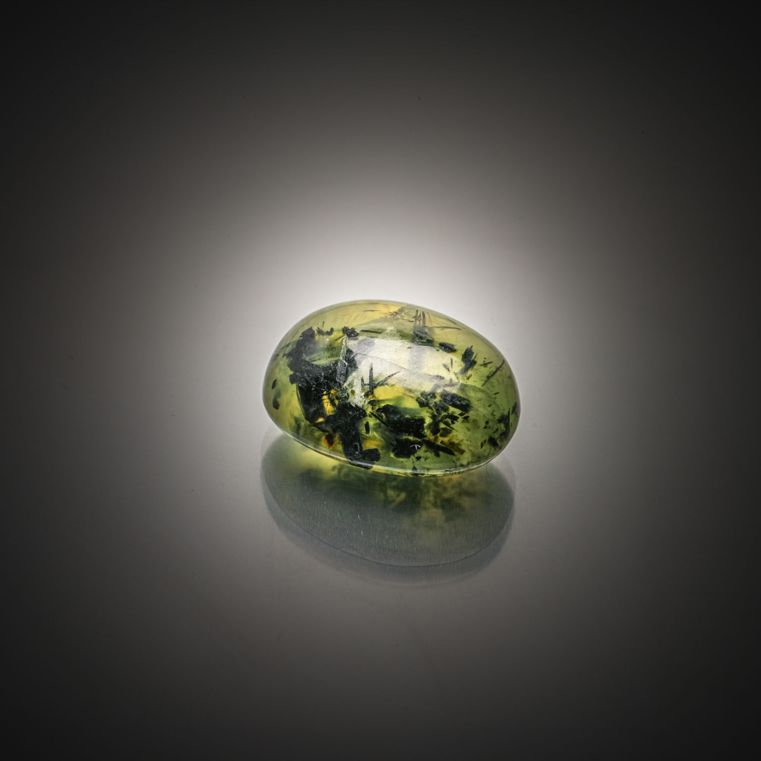 Tourmaline Paraïba ovale sur papier. - Lazuli