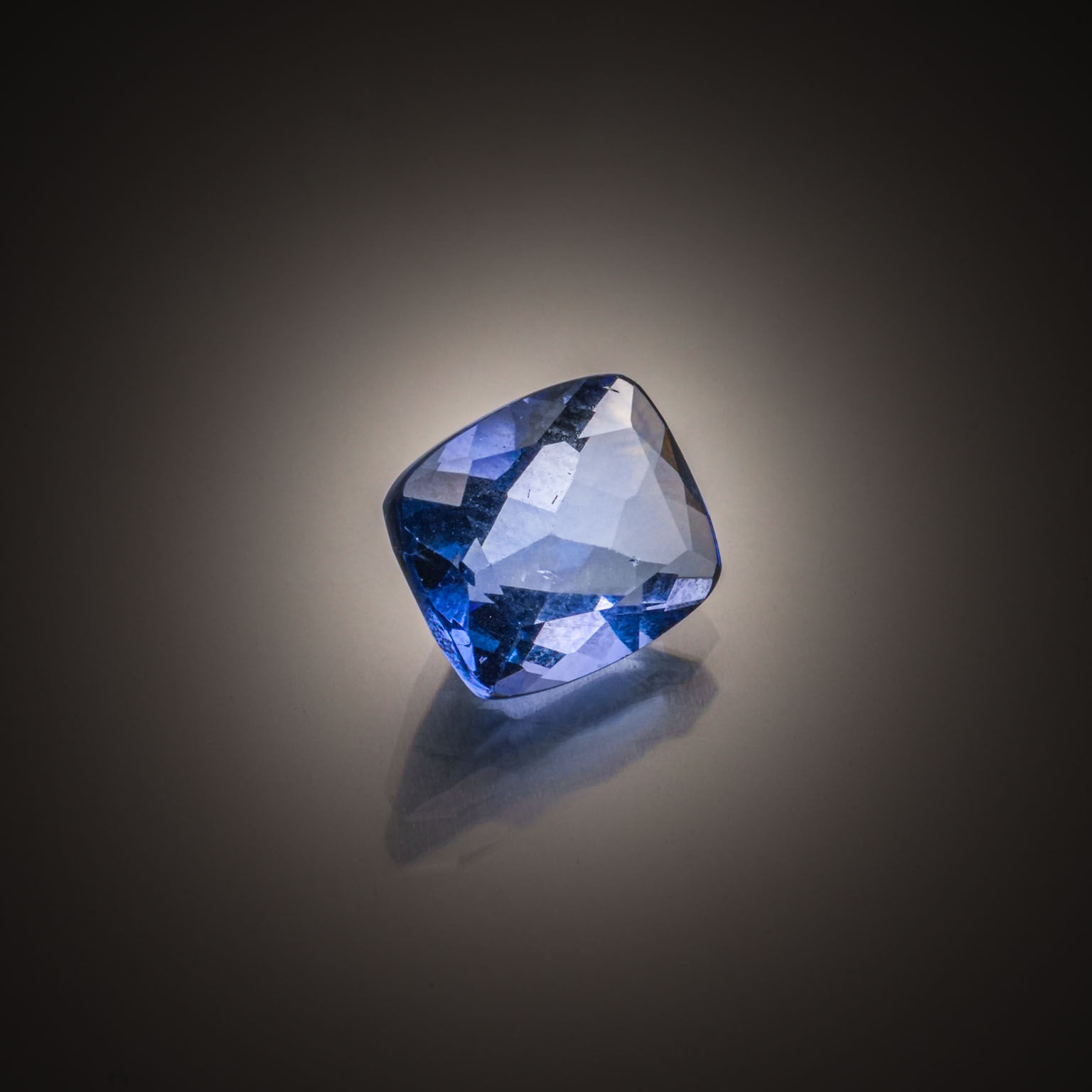 Fluorite bleue (color change) coussin sur papier. - Lazuli