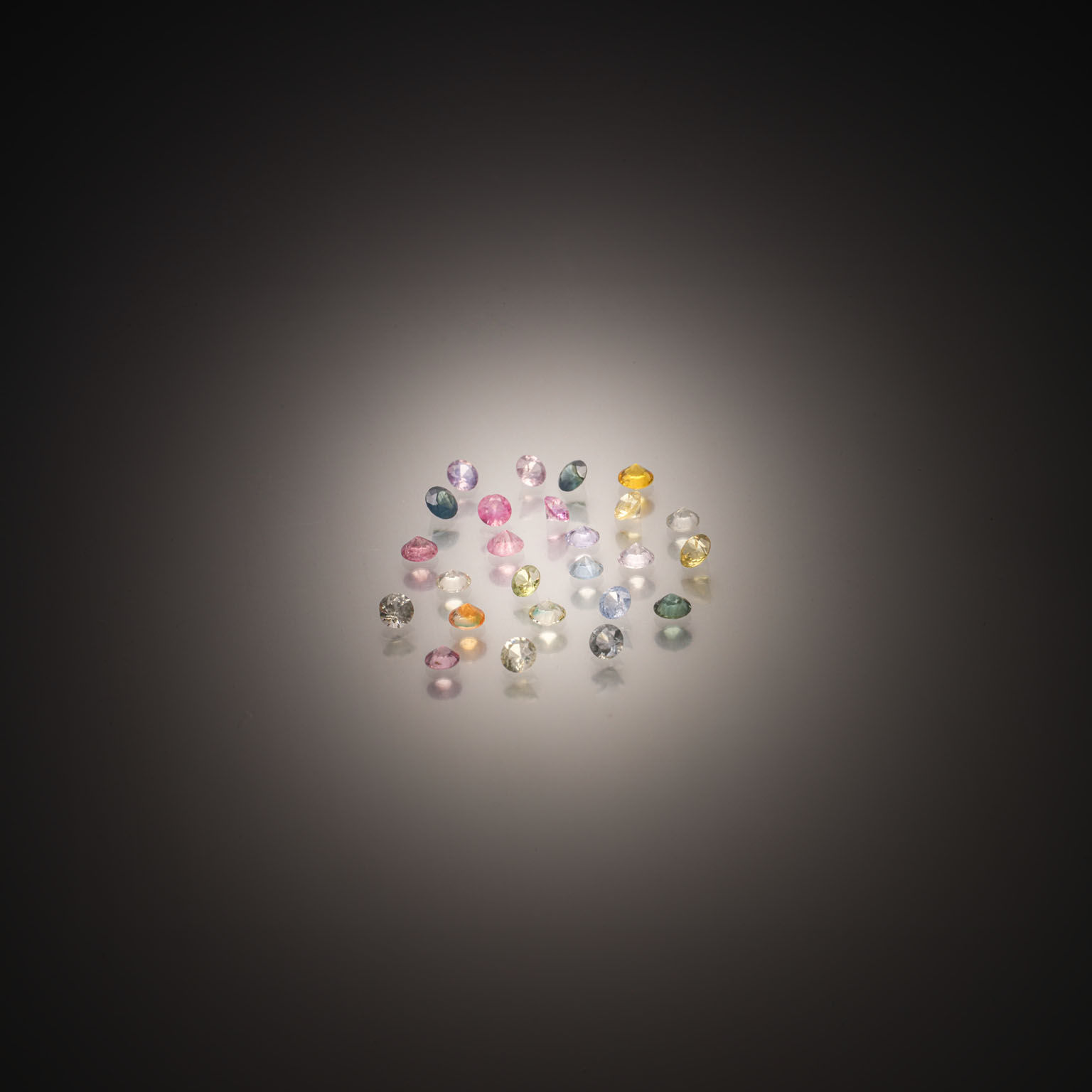 Emeraude poire sur papier. - Lazuli