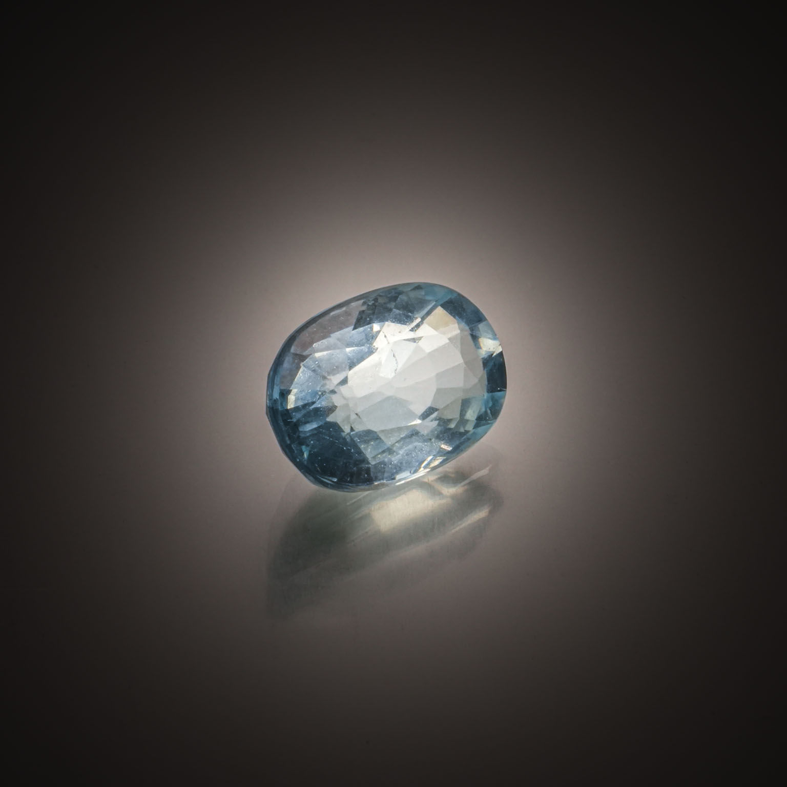 Prehnite ovale cabochon sur papier. - Lazuli