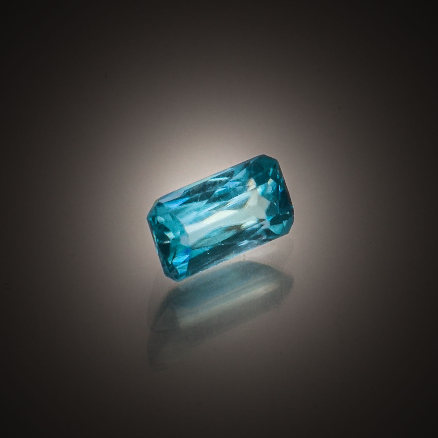 Héliolite ovale cabochon sur papier. - Lazuli