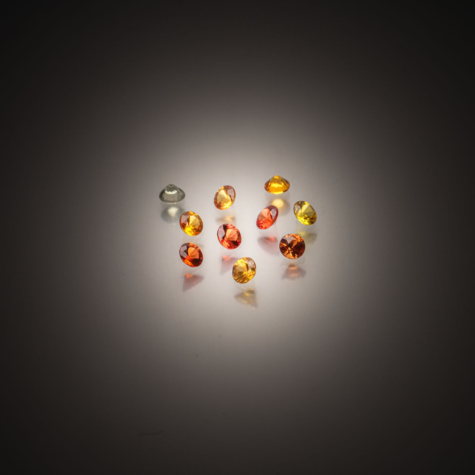 Citrine poire sur papier. - Lazuli