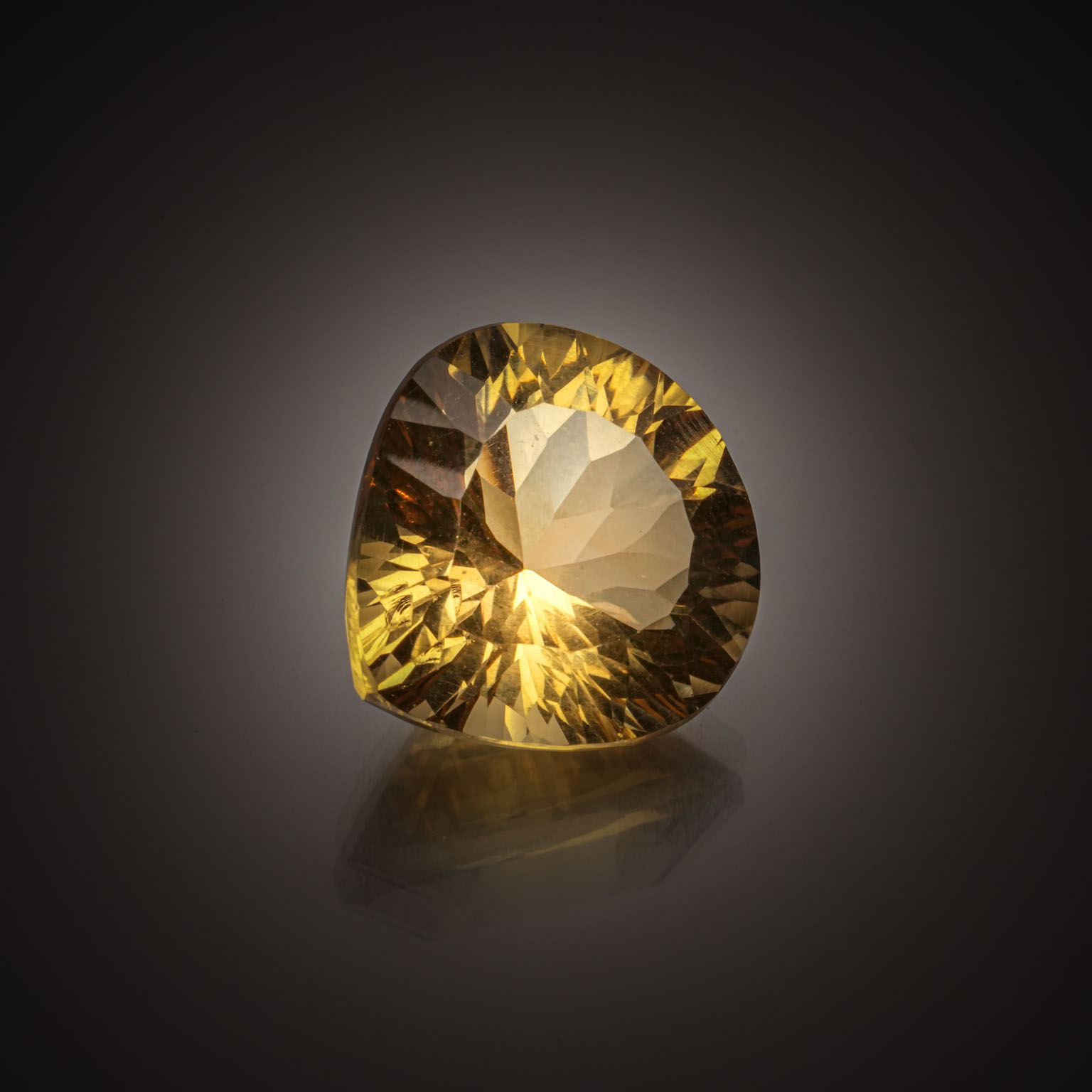 Aigue-marine poire sur papier. - Lazuli