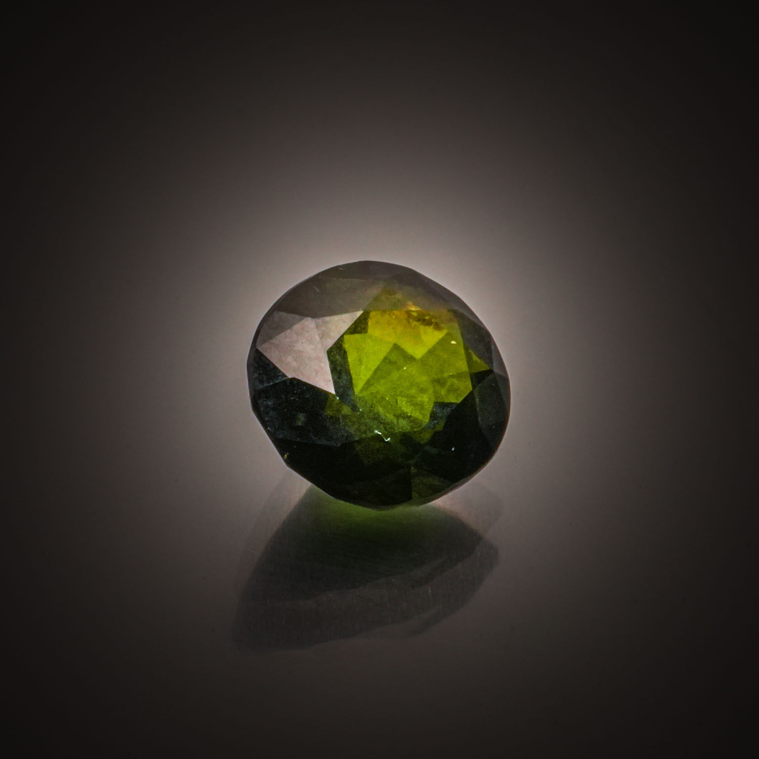 Lot de quatre diamants ronds sur papier. - Lazuli