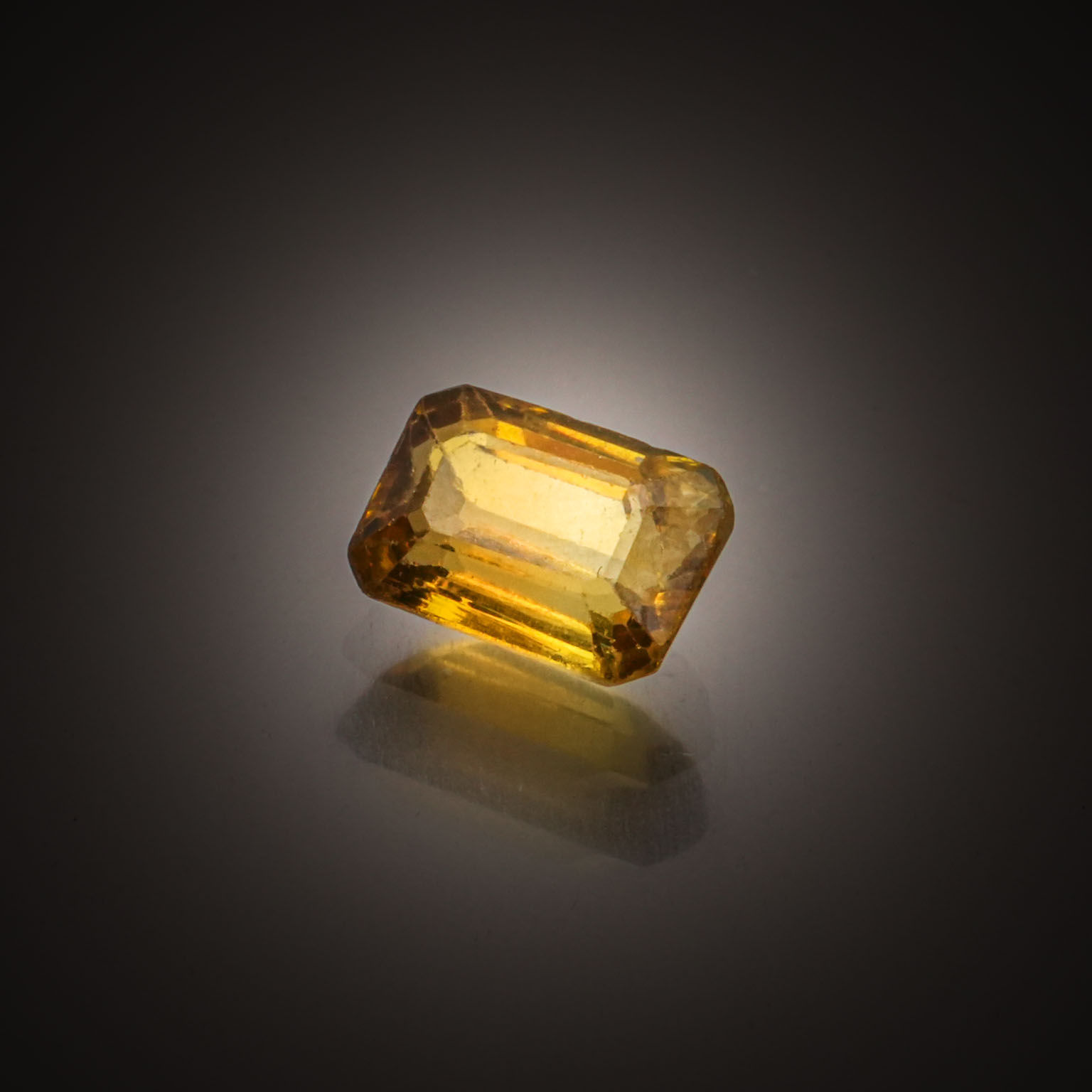 Lot de quatre saphirs ovales sur papier. - Lazuli