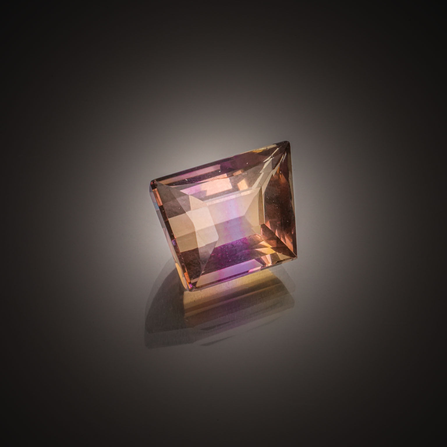 Amétrine sur papier. - Lazuli