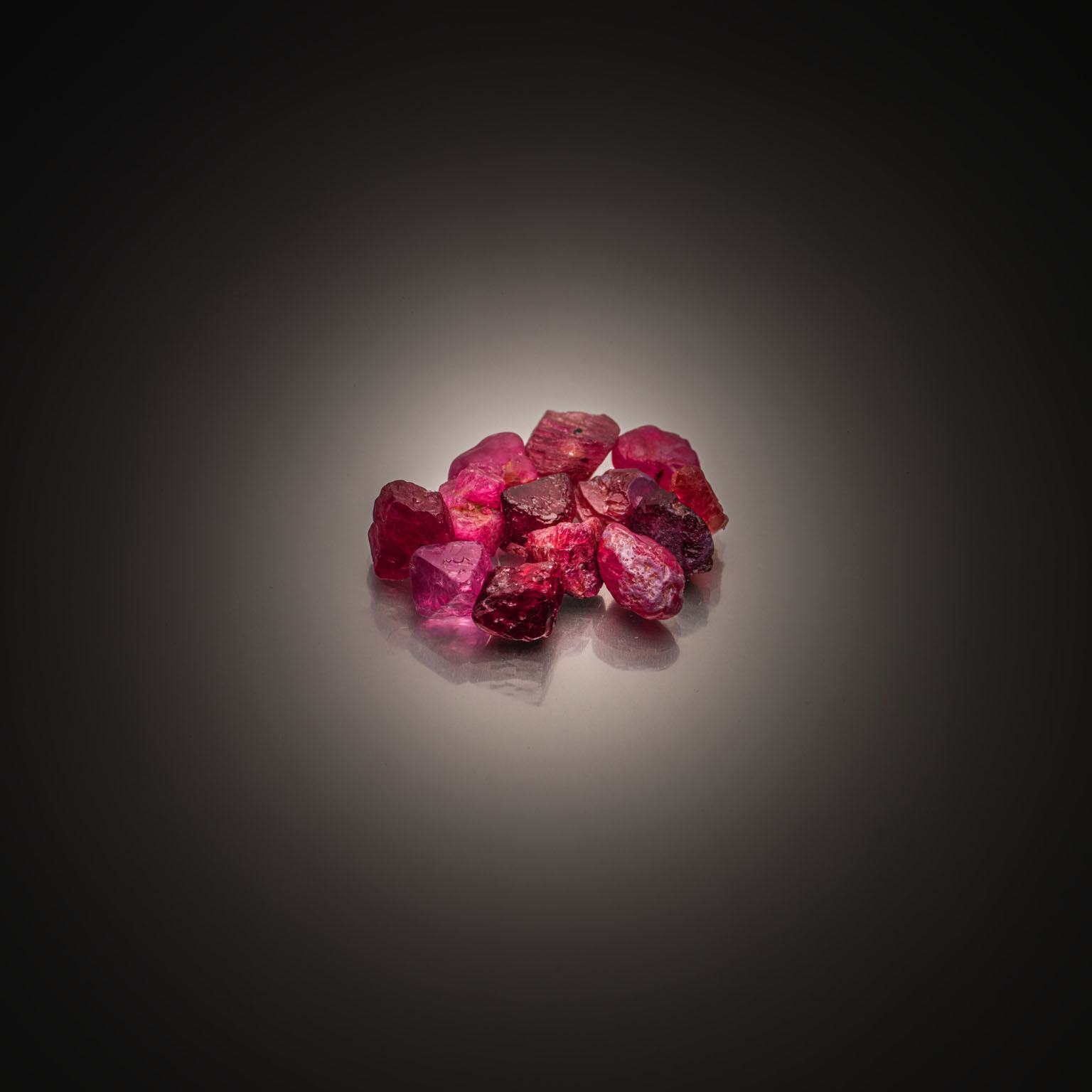 Topaze bleue coussin sur papier. - Lazuli