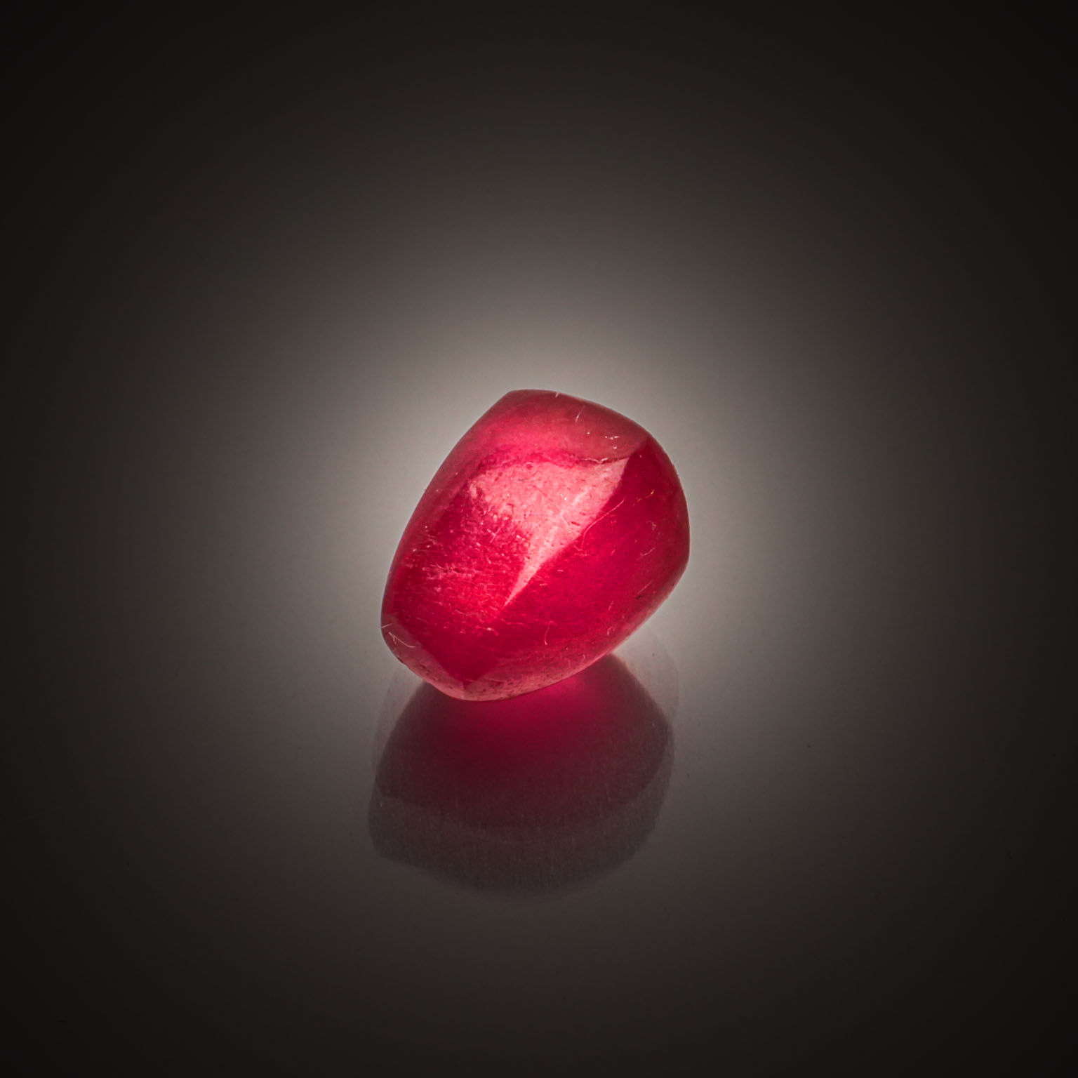 Rhodochrosite ovale cabochon sur papier. - Lazuli