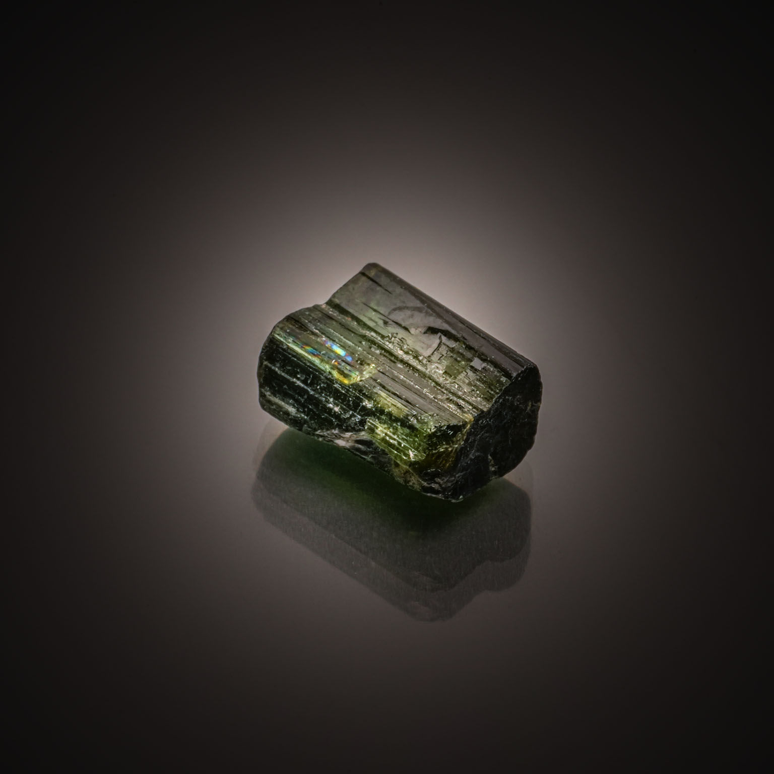 Tourmaline bleue/verte brute sur papier. - Lazuli