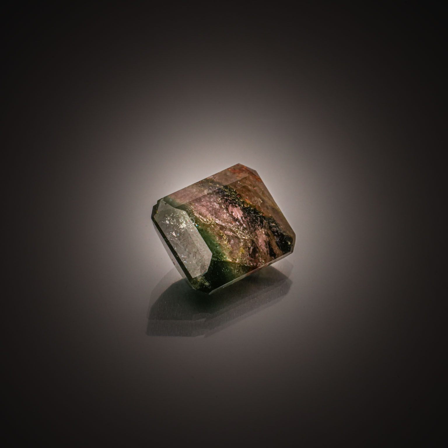 Appairage de saphirs jaunes poires sur papier. - Lazuli