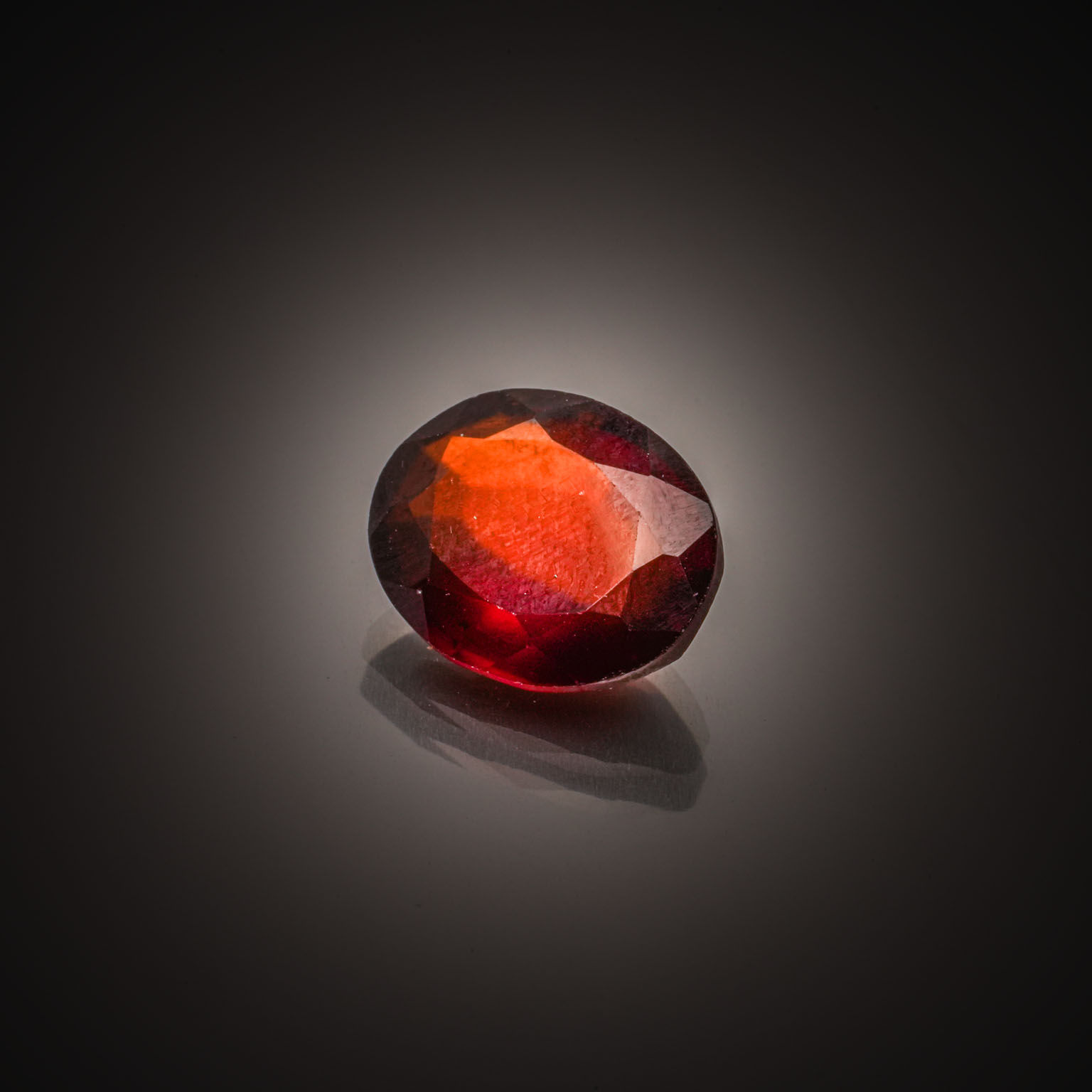 Appairage de saphirs ronds sur papier. - Lazuli