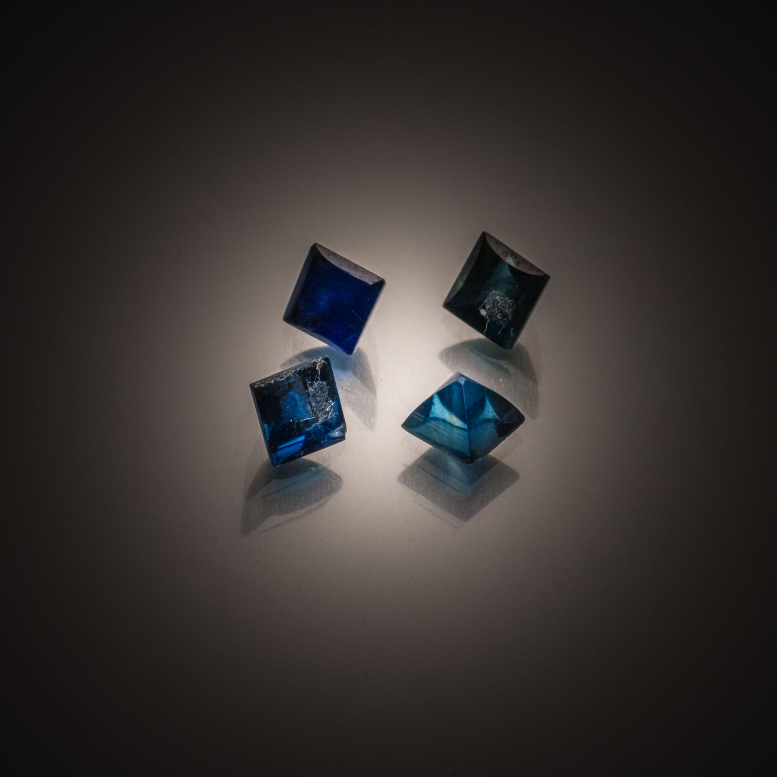 Amétrine sur papier. - Lazuli