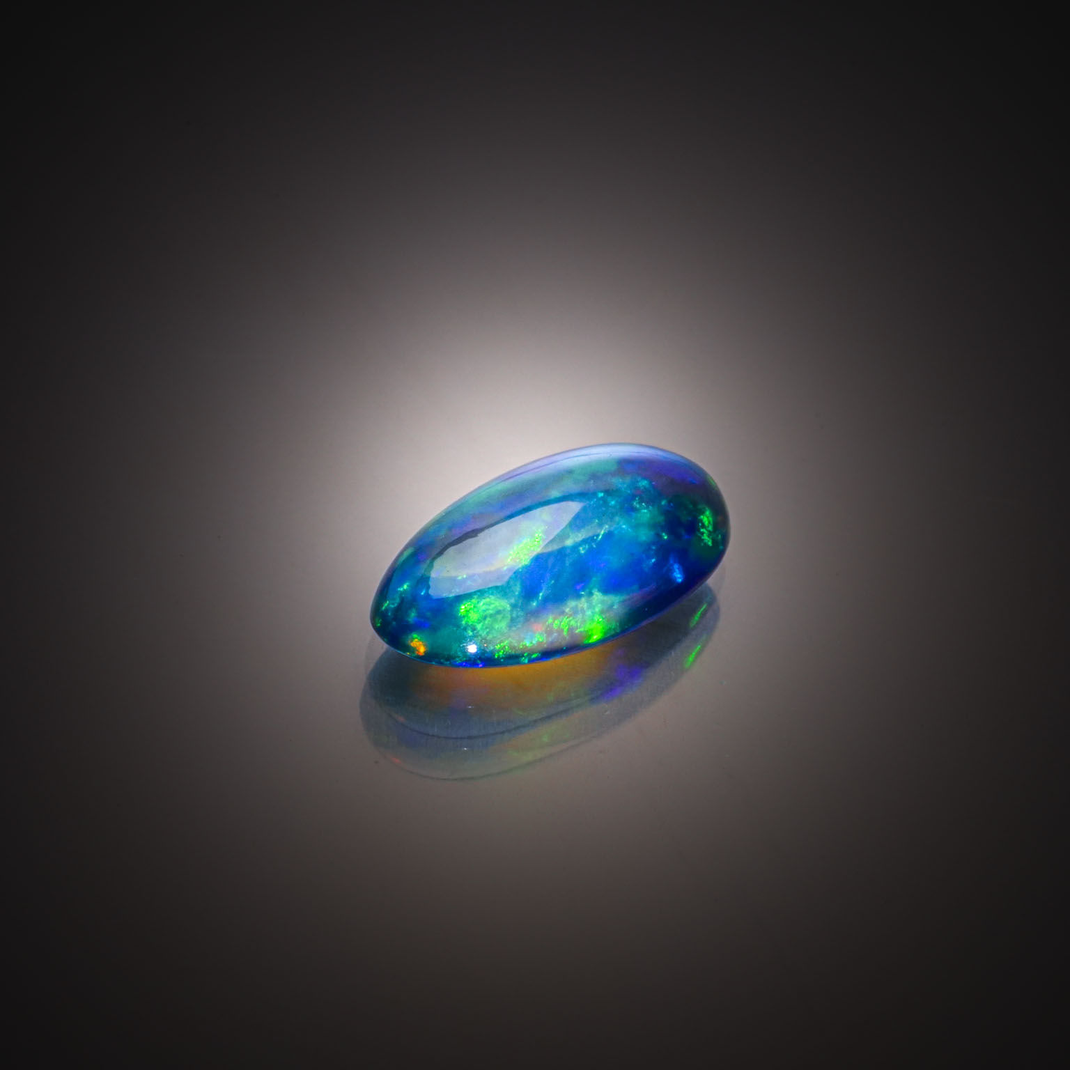 Tourmaline bleue/verte brute sur papier. - Lazuli