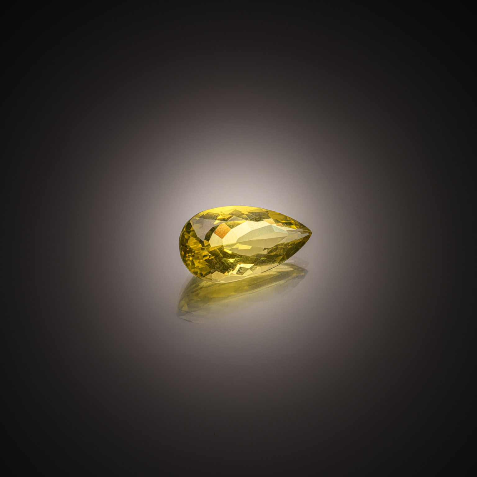 Quartz lemon ovale sur papier. - Lazuli