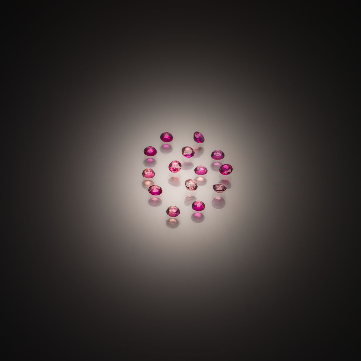 Appairage d&rsquo;améthystes ovales cabochons sur papier. - Lazuli