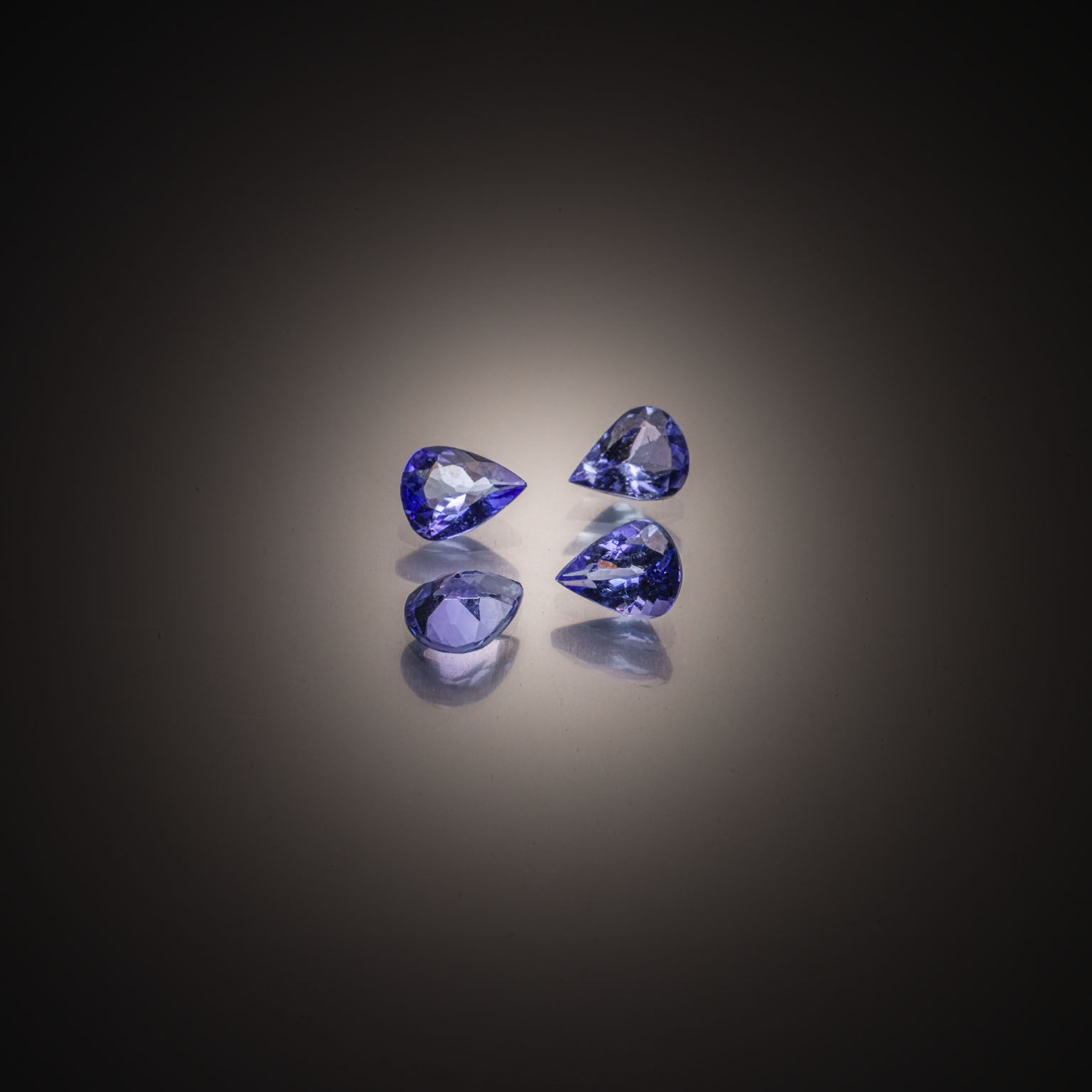 Quartz lemon ovale sur papier. - Lazuli