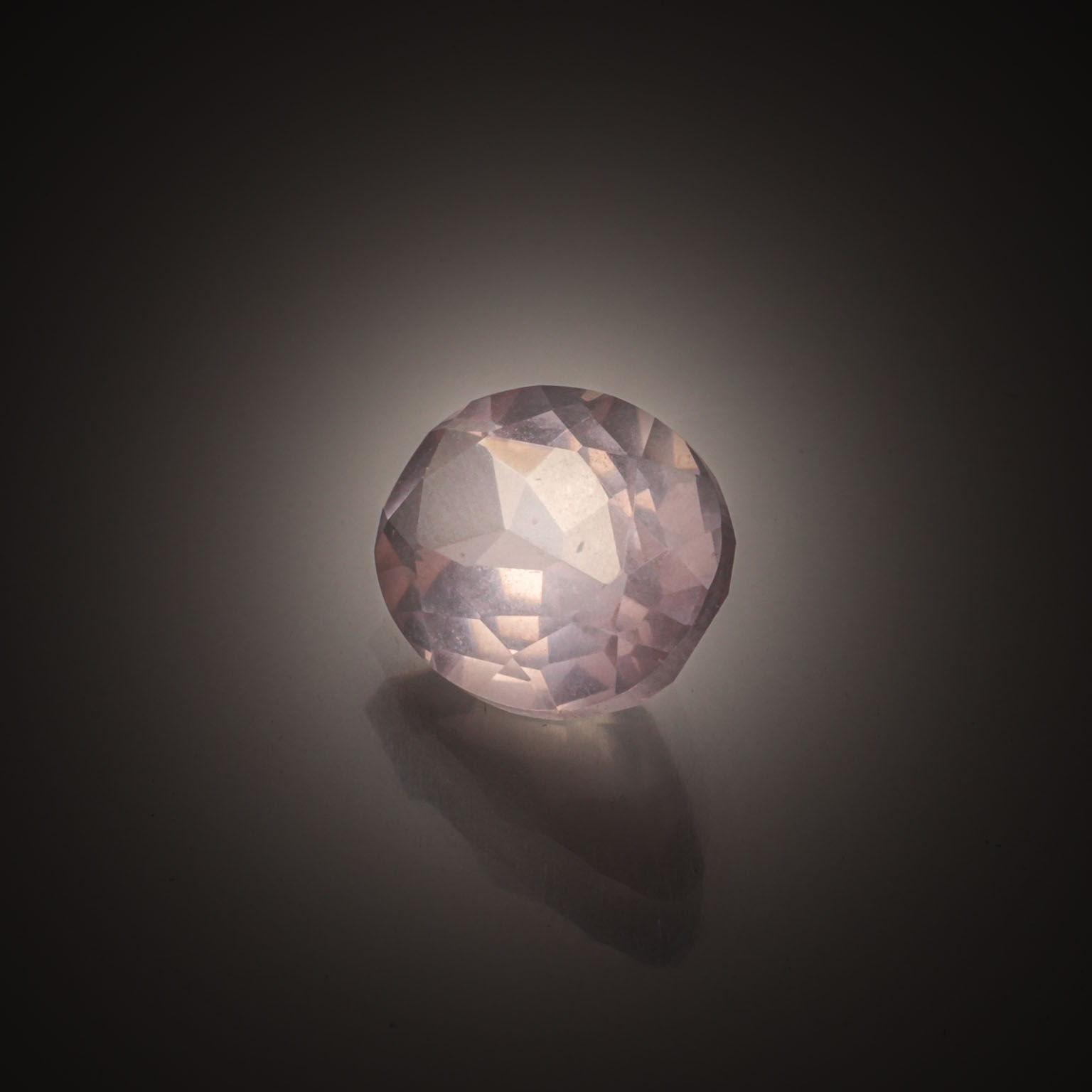 Malachite ovale cabochon sur papier. - Lazuli