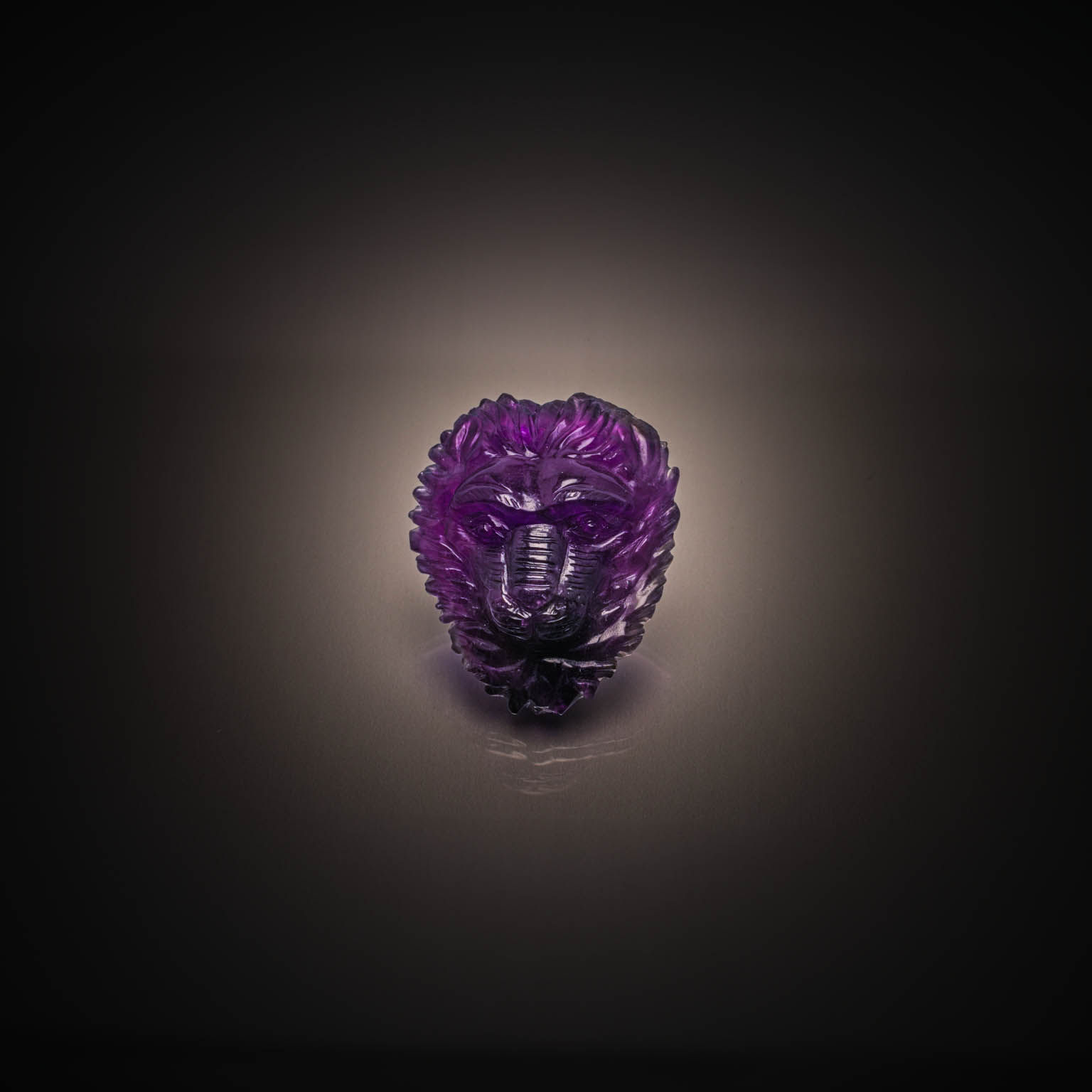 Améthyste stylisant une tête de lion sur papier. - Lazuli